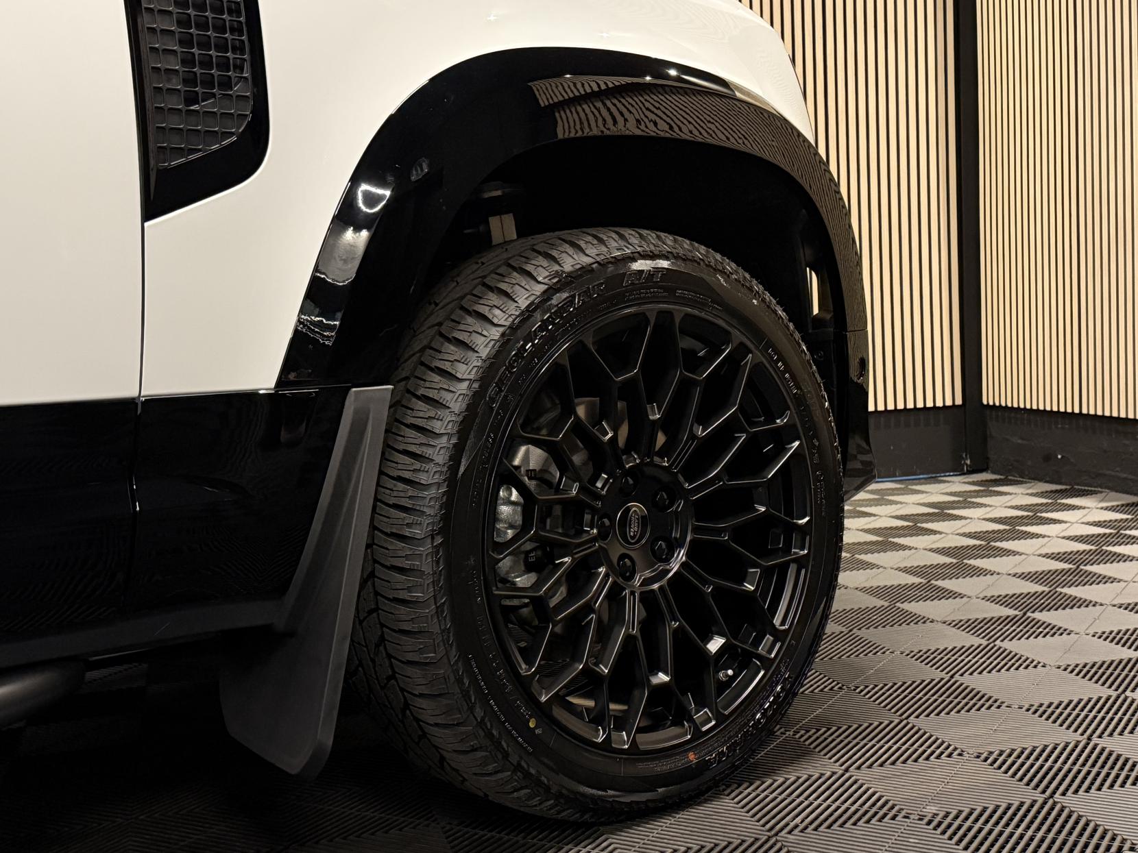 Land Rover Defender 90 3.0 D250 MHEV S Hard Top SUV 3dr Diesel Auto 4WD SWB Euro 6 (s/s) (250 ps)