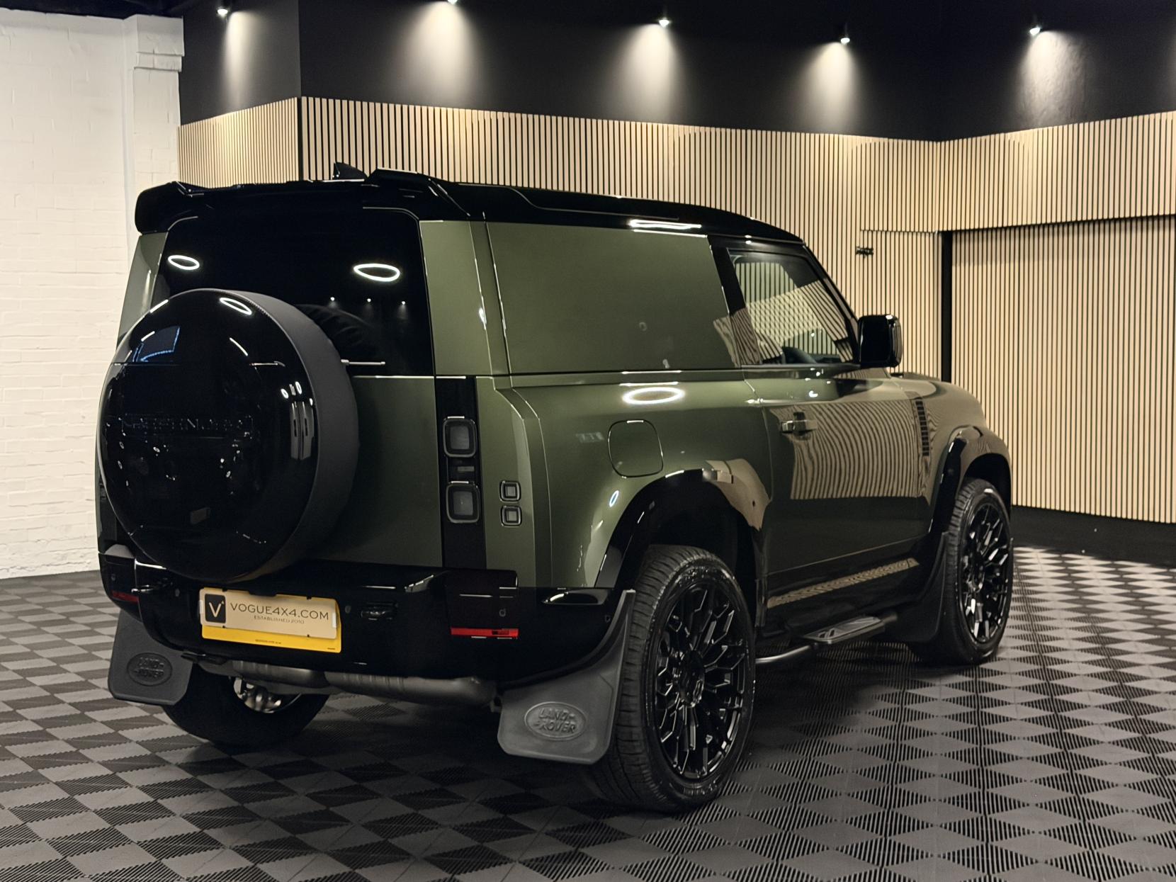 Land Rover Defender 90 3.0 D250 MHEV X-Dynamic SE Hard Top SUV 3dr Diesel Auto 4WD SWB Euro 6 (s/s) (249 ps)