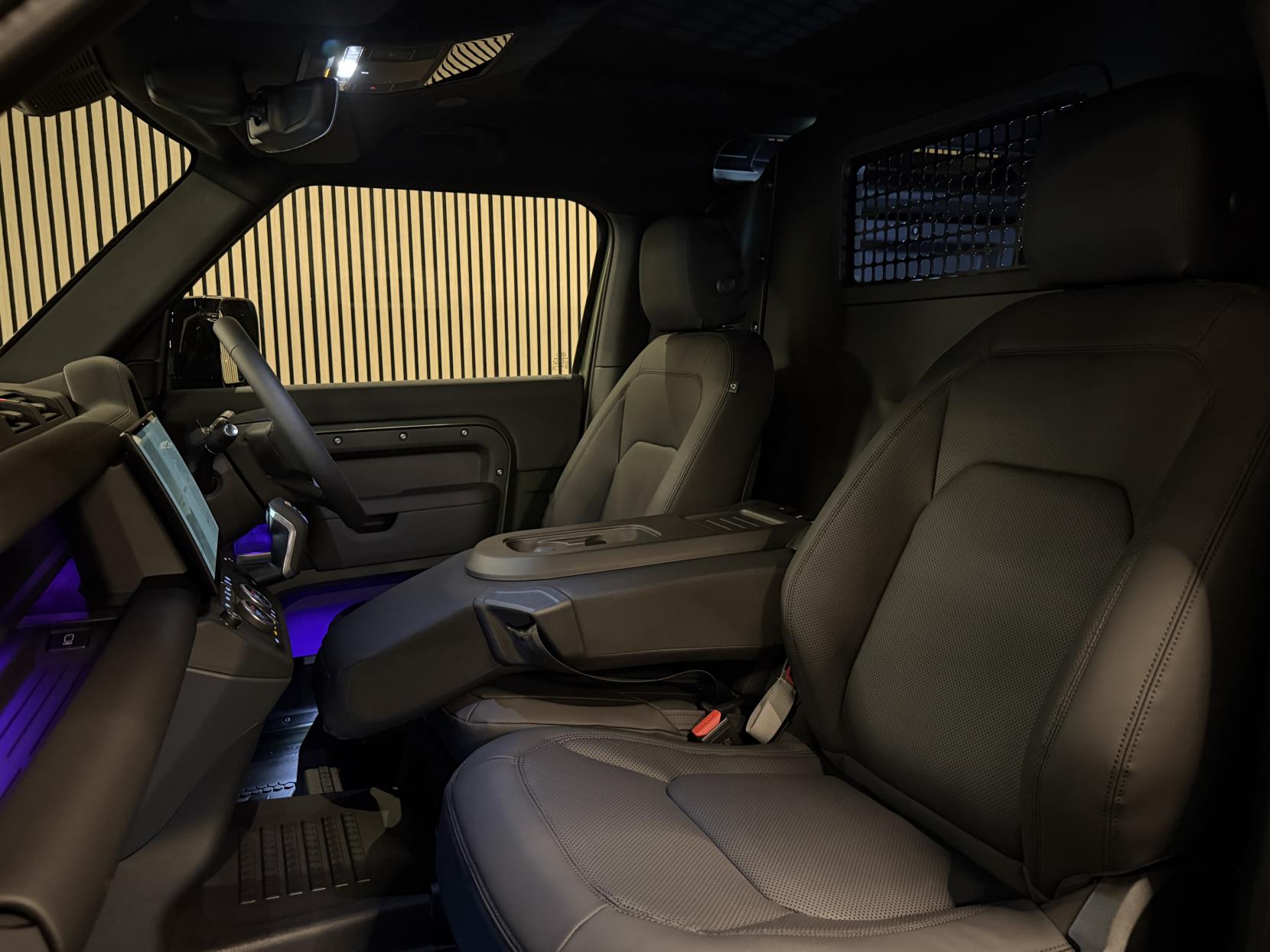 Land Rover Defender 90 3.0 D250 MHEV X-Dynamic SE Hard Top SUV 3dr Diesel Auto 4WD SWB Euro 6 (s/s) (249 ps)