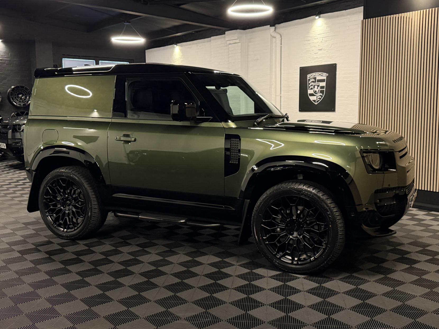 Land Rover Defender 90 3.0 D250 MHEV X-Dynamic SE Hard Top SUV 3dr Diesel Auto 4WD SWB Euro 6 (s/s) (249 ps)