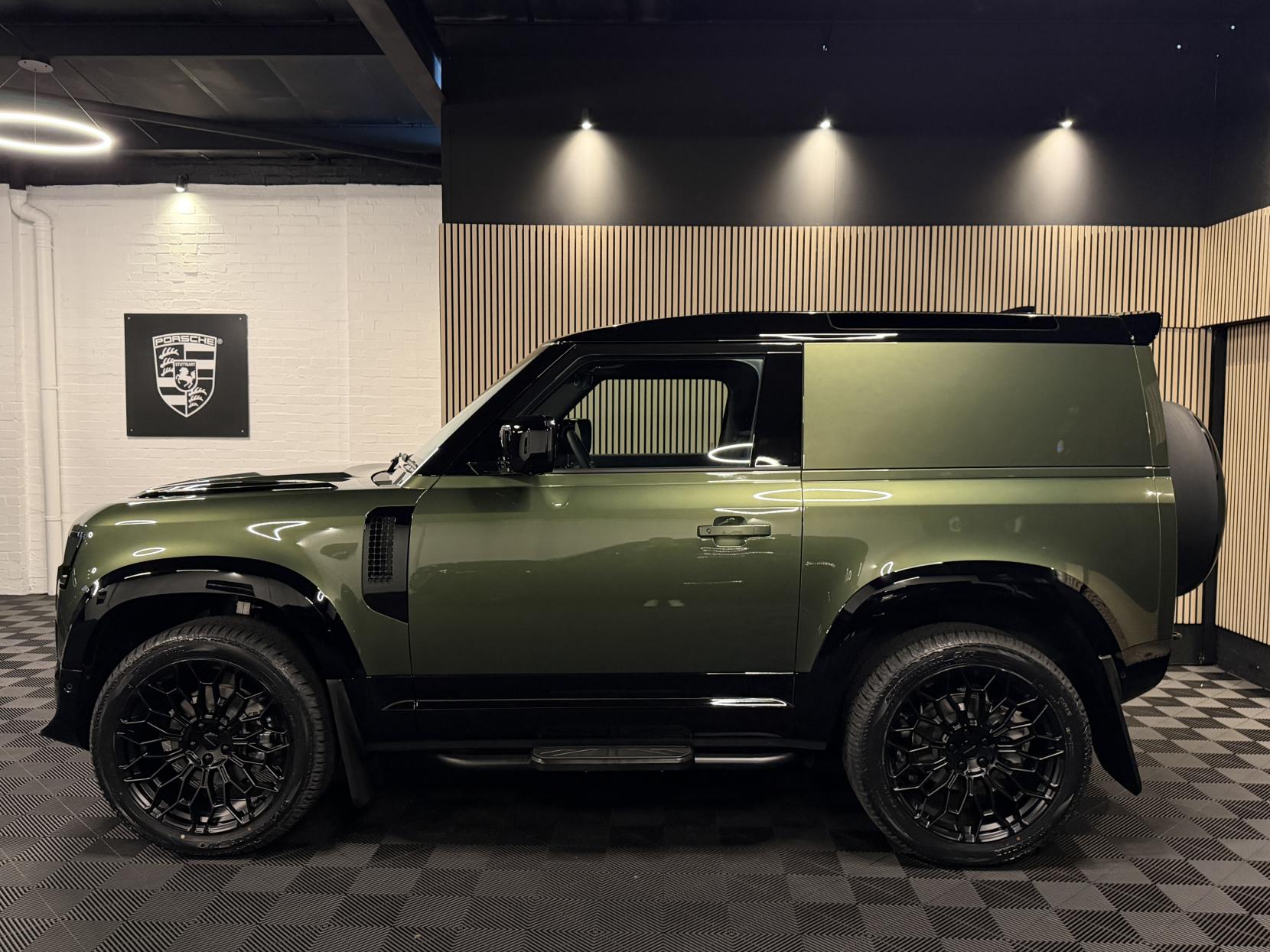 Land Rover Defender 90 3.0 D250 MHEV X-Dynamic SE Hard Top SUV 3dr Diesel Auto 4WD SWB Euro 6 (s/s) (249 ps)