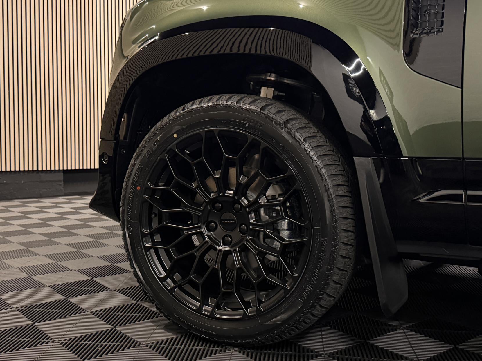 Land Rover Defender 90 3.0 D250 MHEV X-Dynamic SE Hard Top SUV 3dr Diesel Auto 4WD SWB Euro 6 (s/s) (249 ps)