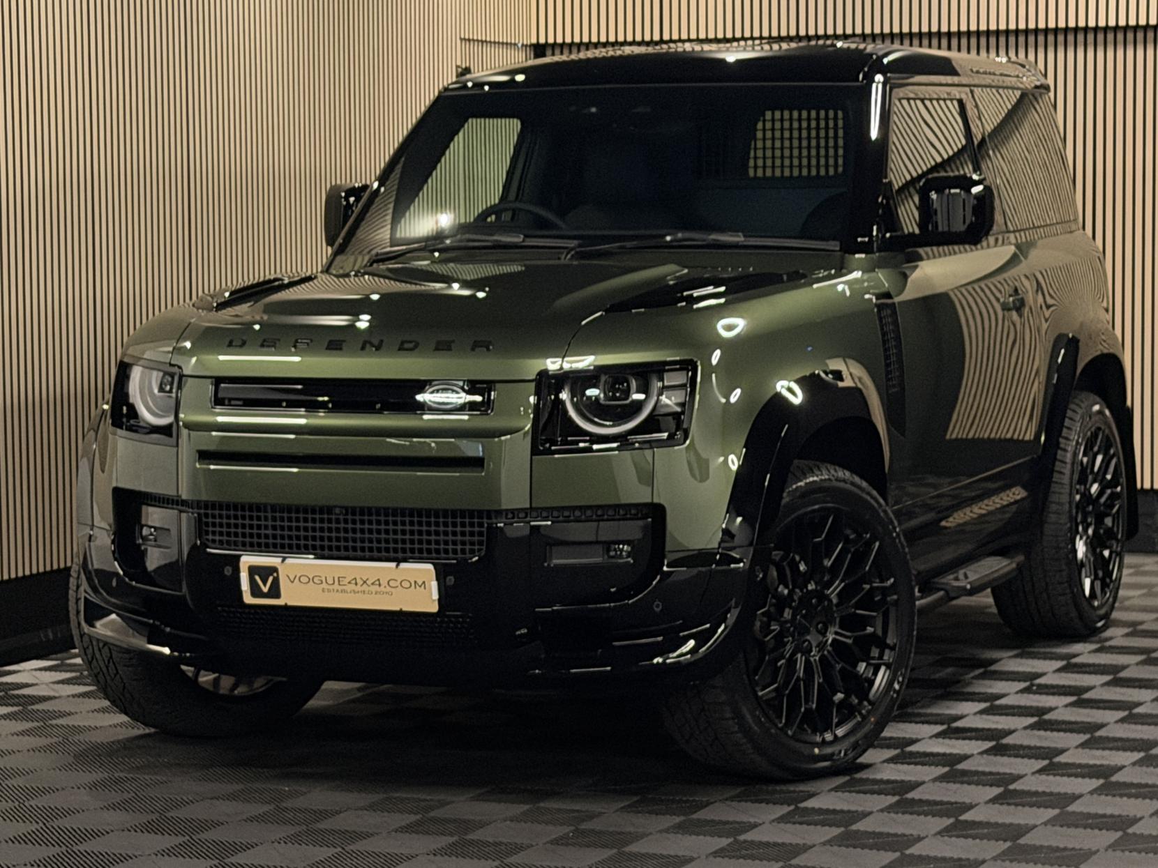 Land Rover Defender 90 3.0 D250 MHEV X-Dynamic SE Hard Top SUV 3dr Diesel Auto 4WD SWB Euro 6 (s/s) (249 ps)