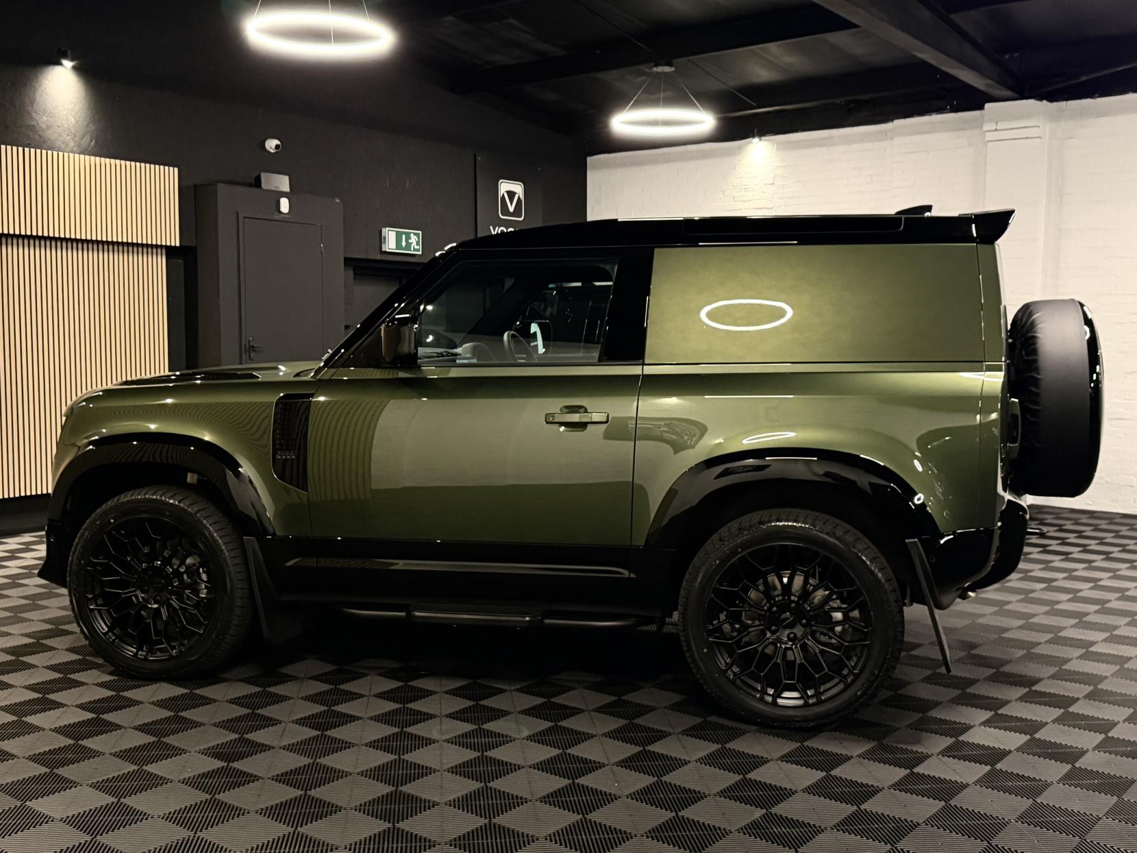 Land Rover Defender 90 3.0 D250 MHEV X-Dynamic SE Hard Top SUV 3dr Diesel Auto 4WD SWB Euro 6 (s/s) (249 ps)