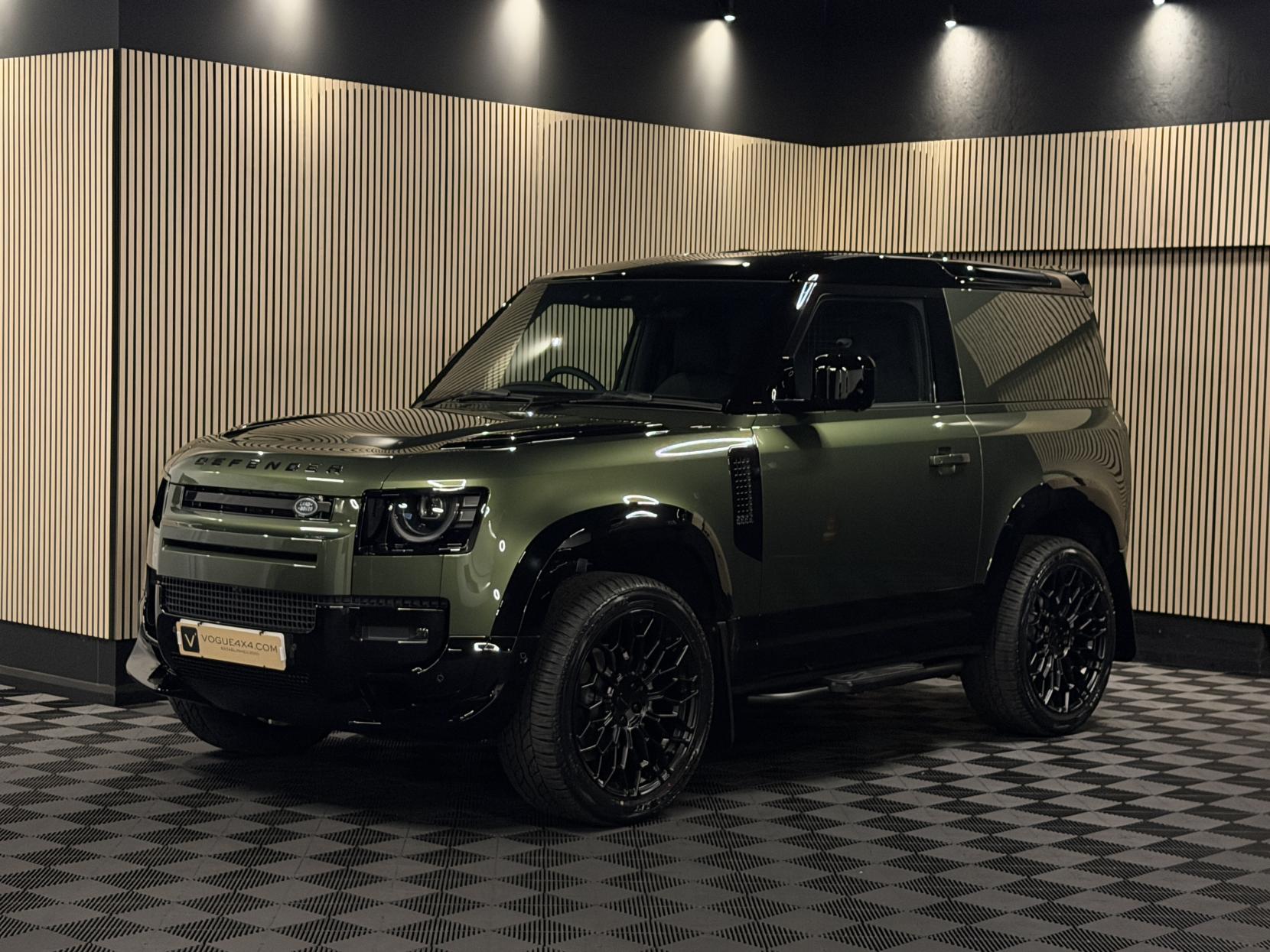 Land Rover Defender 90 3.0 D250 MHEV X-Dynamic SE Hard Top SUV 3dr Diesel Auto 4WD SWB Euro 6 (s/s) (249 ps)