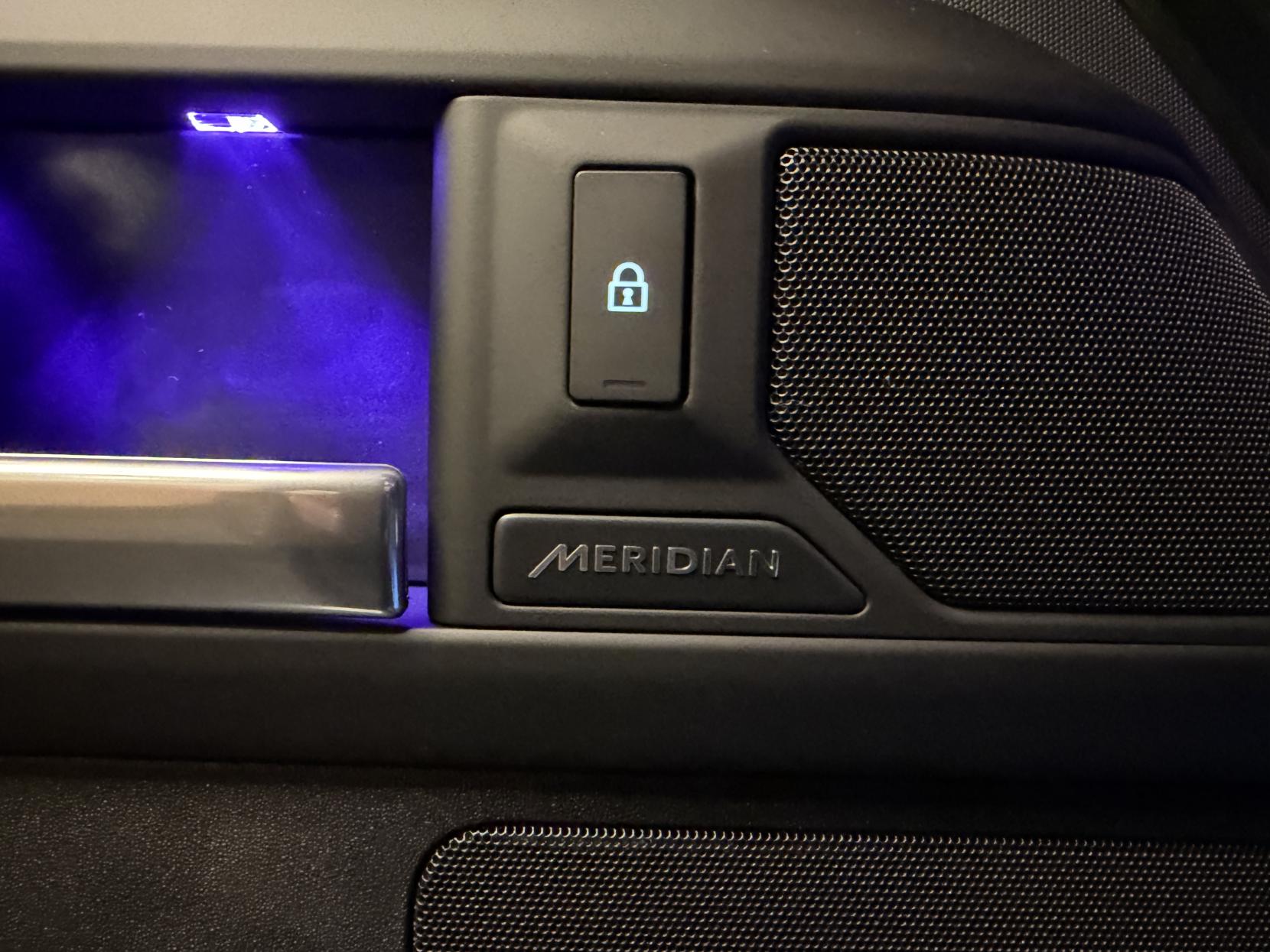 Land Rover Defender 90 3.0 D250 MHEV X-Dynamic SE Hard Top SUV 3dr Diesel Auto 4WD SWB Euro 6 (s/s) (249 ps)