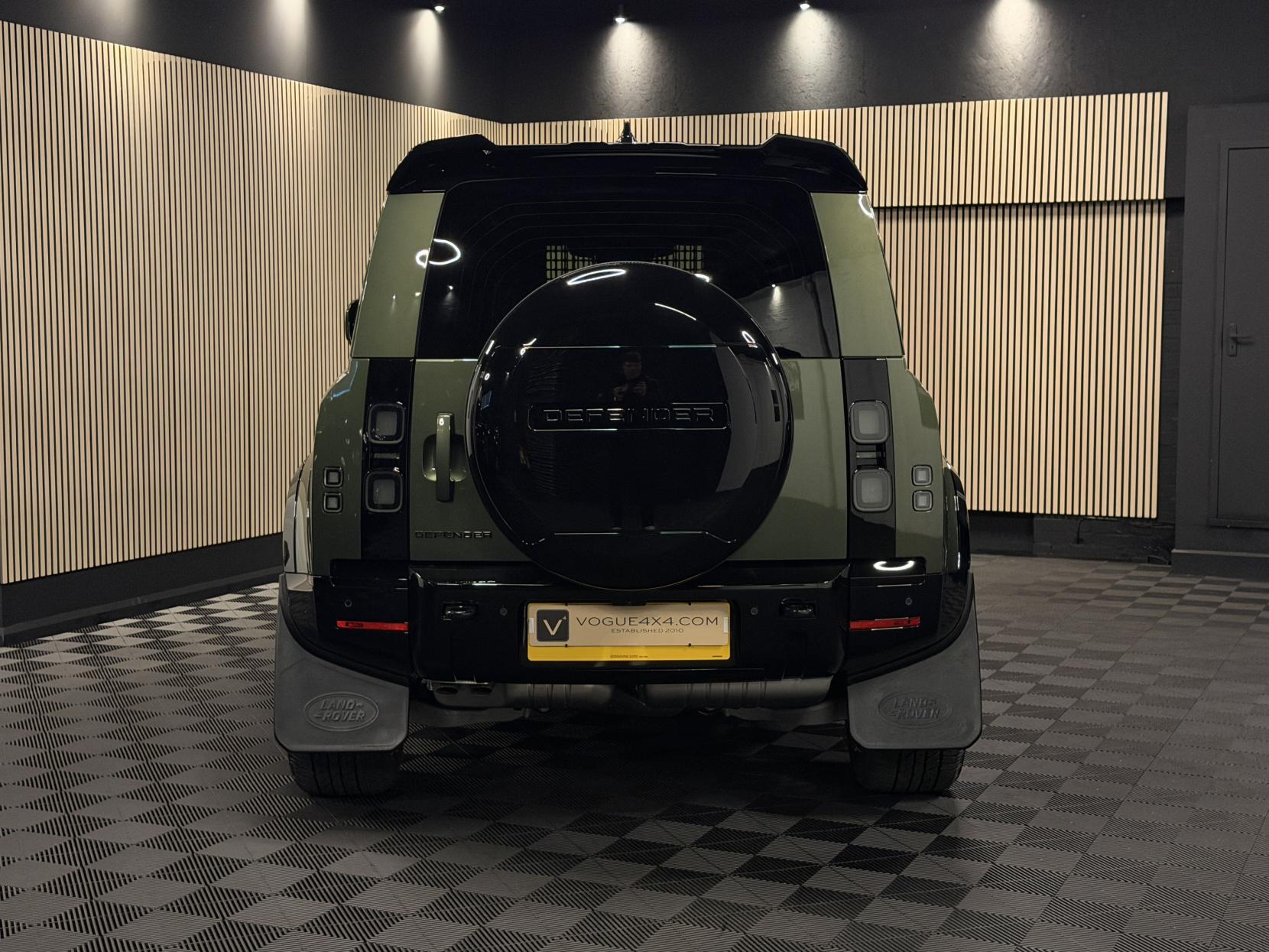 Land Rover Defender 90 3.0 D250 MHEV X-Dynamic SE Hard Top SUV 3dr Diesel Auto 4WD SWB Euro 6 (s/s) (249 ps)