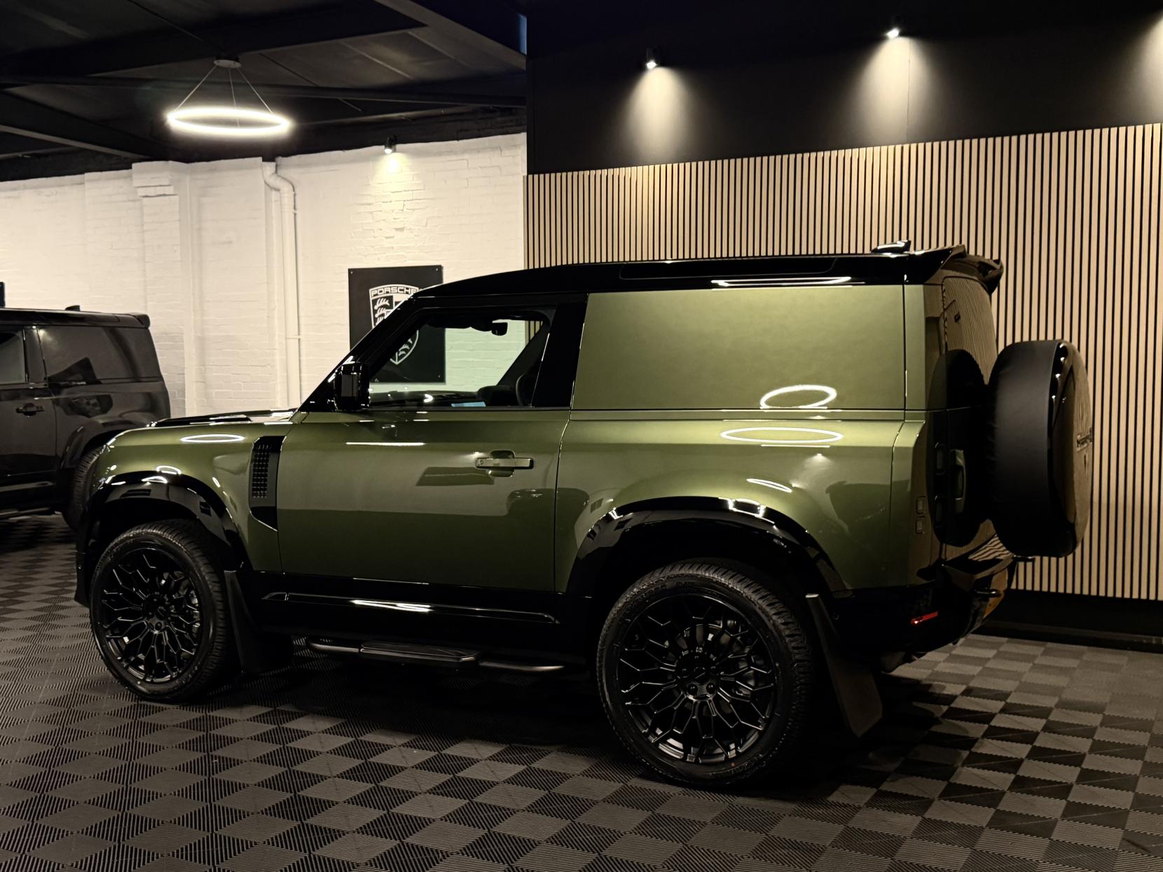 Land Rover Defender 90 3.0 D250 MHEV X-Dynamic SE Hard Top SUV 3dr Diesel Auto 4WD SWB Euro 6 (s/s) (249 ps)