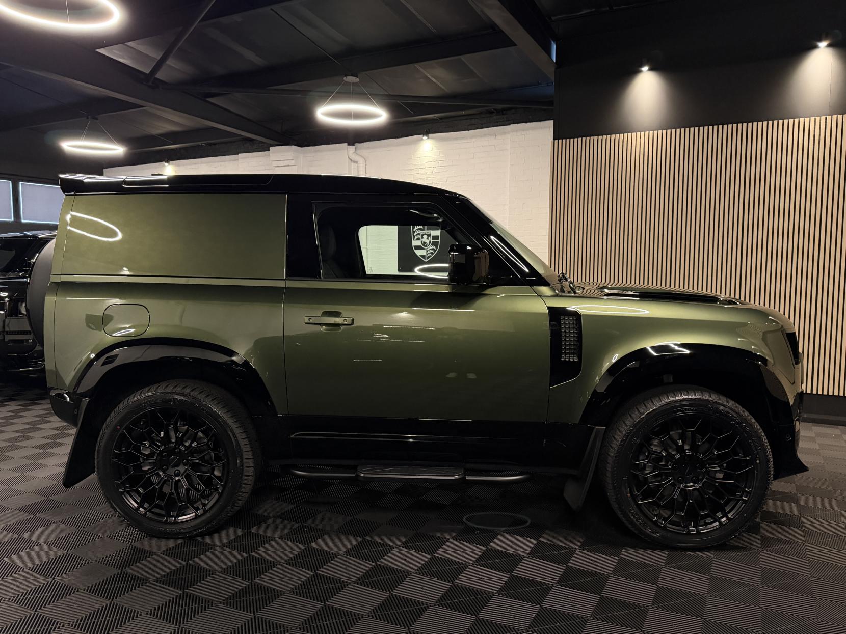 Land Rover Defender 90 3.0 D250 MHEV X-Dynamic SE Hard Top SUV 3dr Diesel Auto 4WD SWB Euro 6 (s/s) (249 ps)