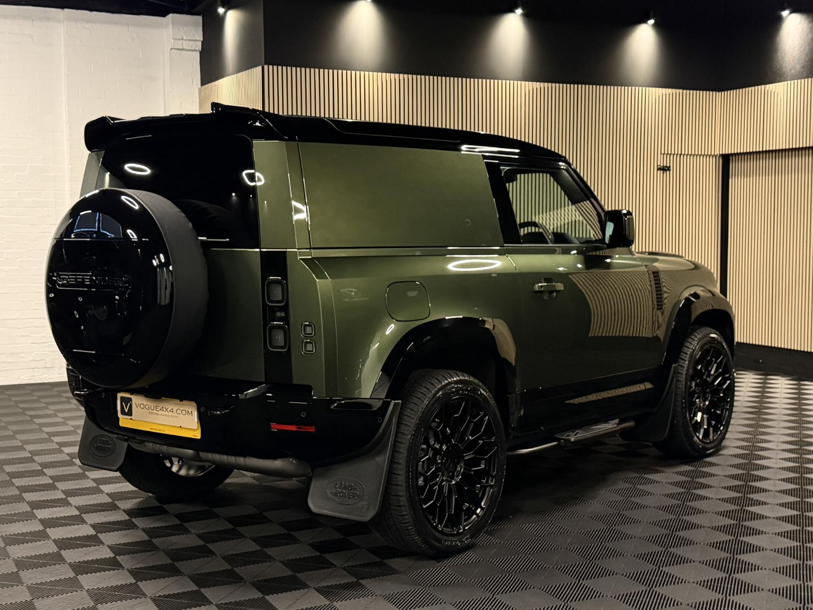 Land Rover Defender 90 3.0 D250 MHEV X-Dynamic SE Hard Top SUV 3dr Diesel Auto 4WD SWB Euro 6 (s/s) (249 ps)