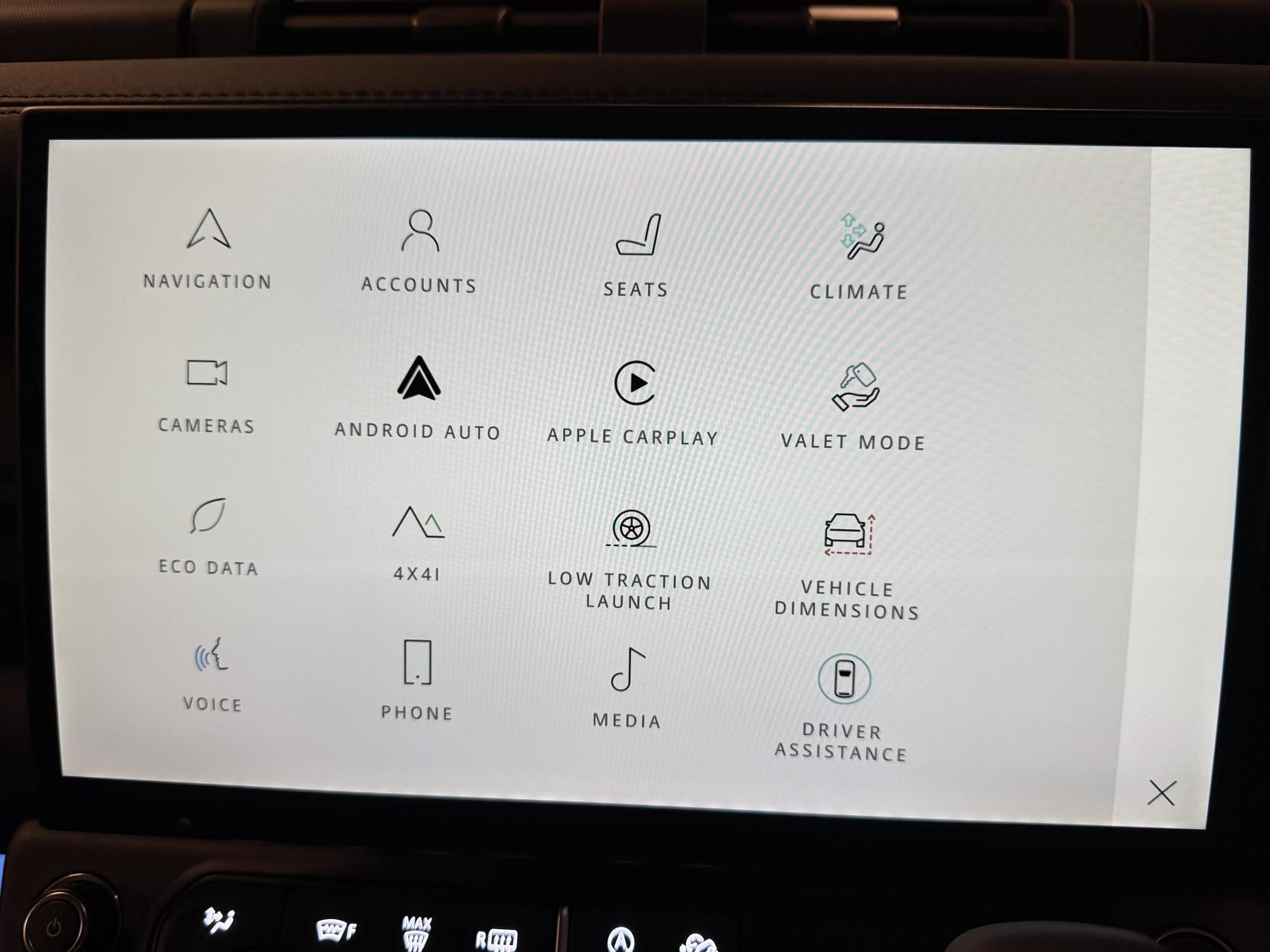 Land Rover Defender 90 3.0 D250 MHEV X-Dynamic SE Hard Top SUV 3dr Diesel Auto 4WD SWB Euro 6 (s/s) (249 ps)