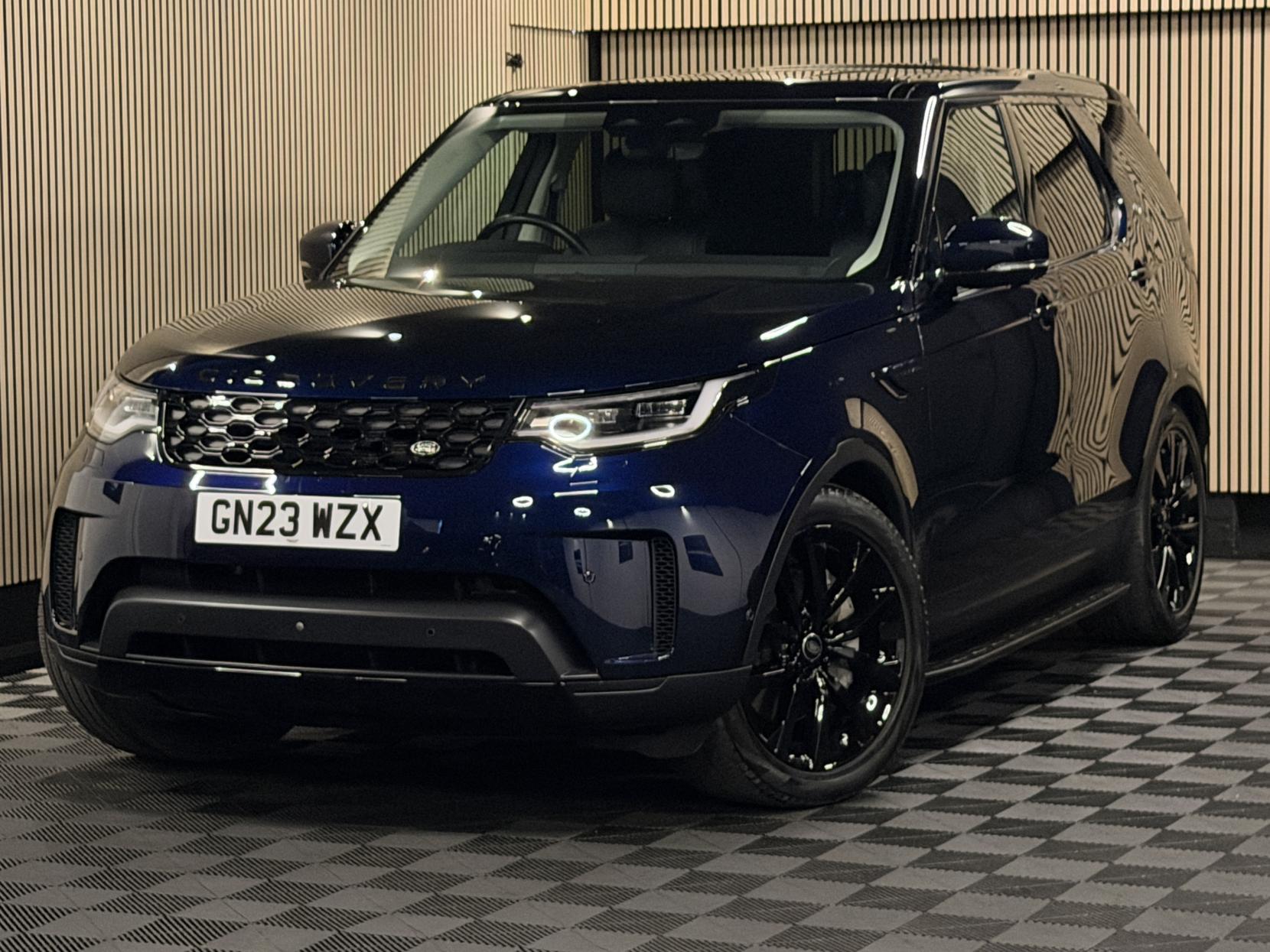 Land Rover Discovery 3.0 D300 MHEV SE SUV 5dr Diesel Auto 4WD Euro 6 (s/s) (300 ps)