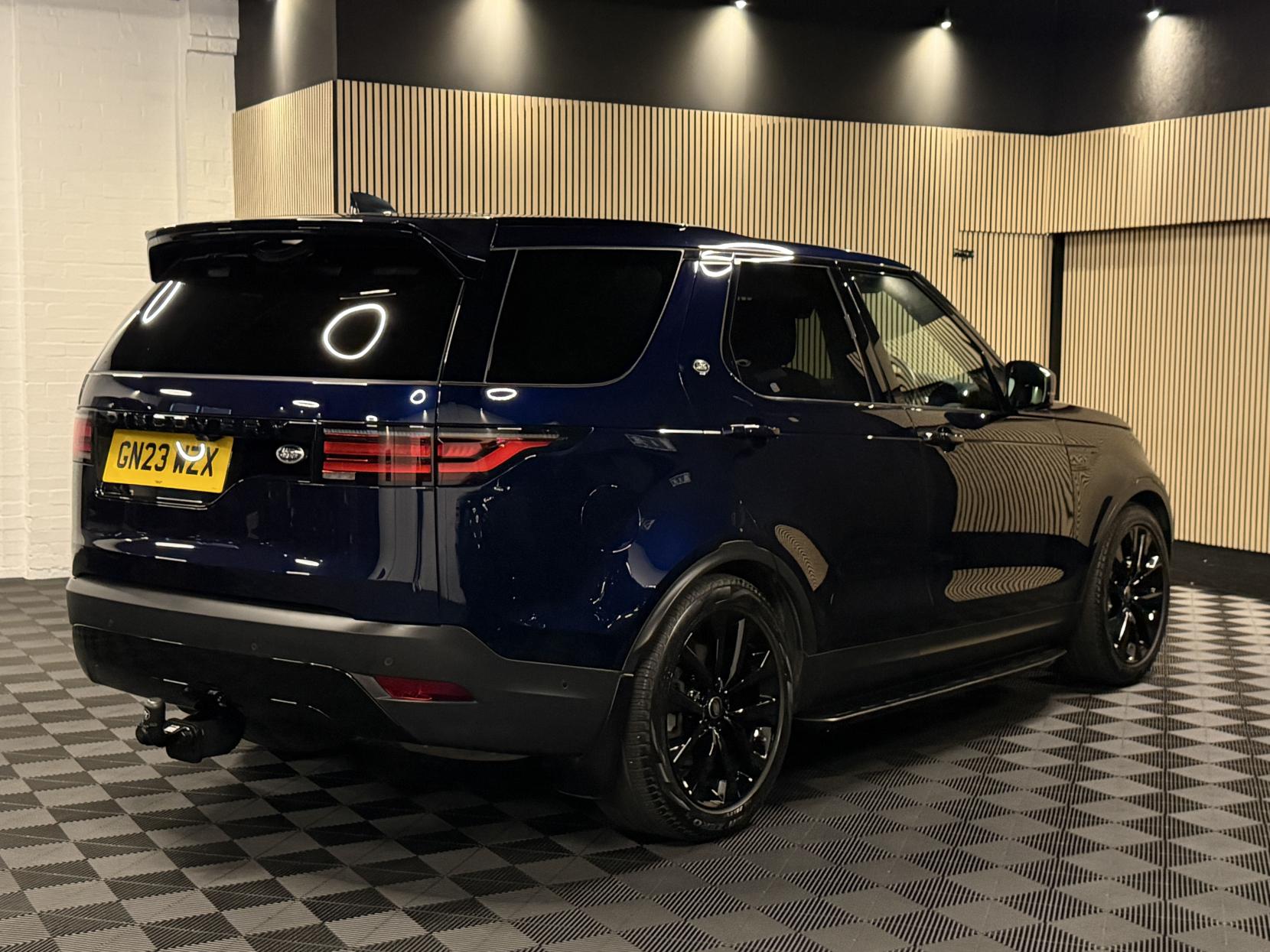 Land Rover Discovery 3.0 D300 MHEV SE SUV 5dr Diesel Auto 4WD Euro 6 (s/s) (300 ps)