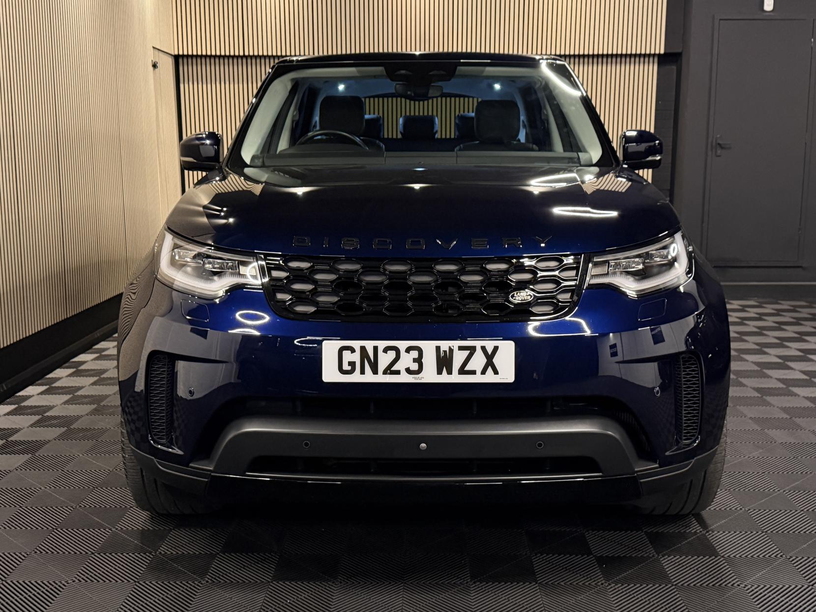 Land Rover Discovery 3.0 D300 MHEV SE SUV 5dr Diesel Auto 4WD Euro 6 (s/s) (300 ps)