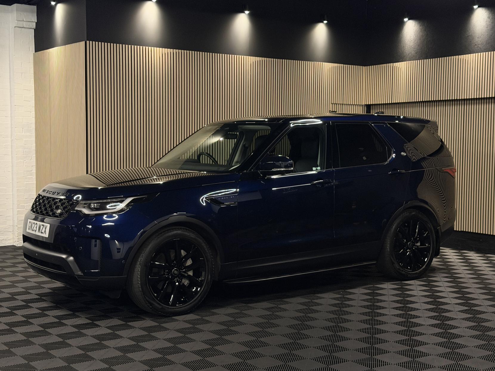 Land Rover Discovery 3.0 D300 MHEV SE SUV 5dr Diesel Auto 4WD Euro 6 (s/s) (300 ps)