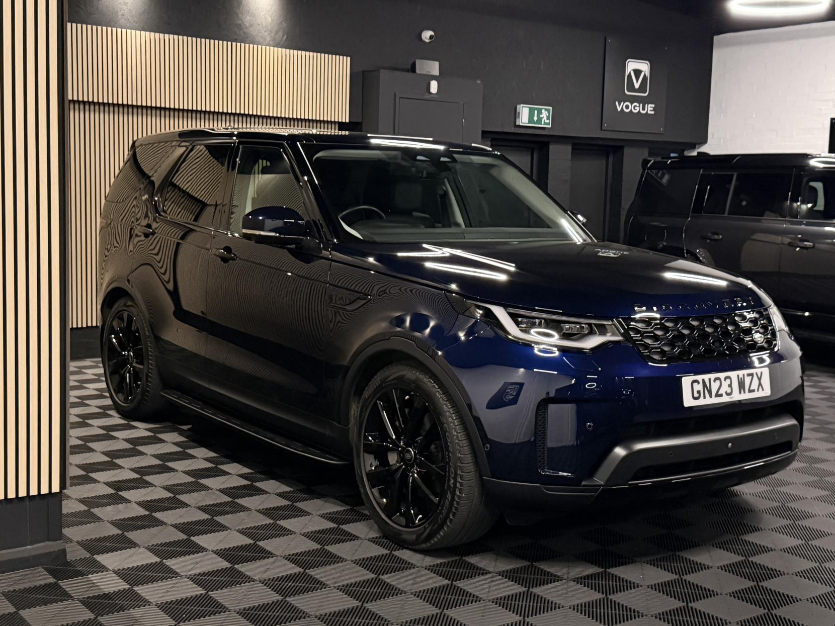 Land Rover Discovery 3.0 D300 MHEV SE SUV 5dr Diesel Auto 4WD Euro 6 (s/s) (300 ps)