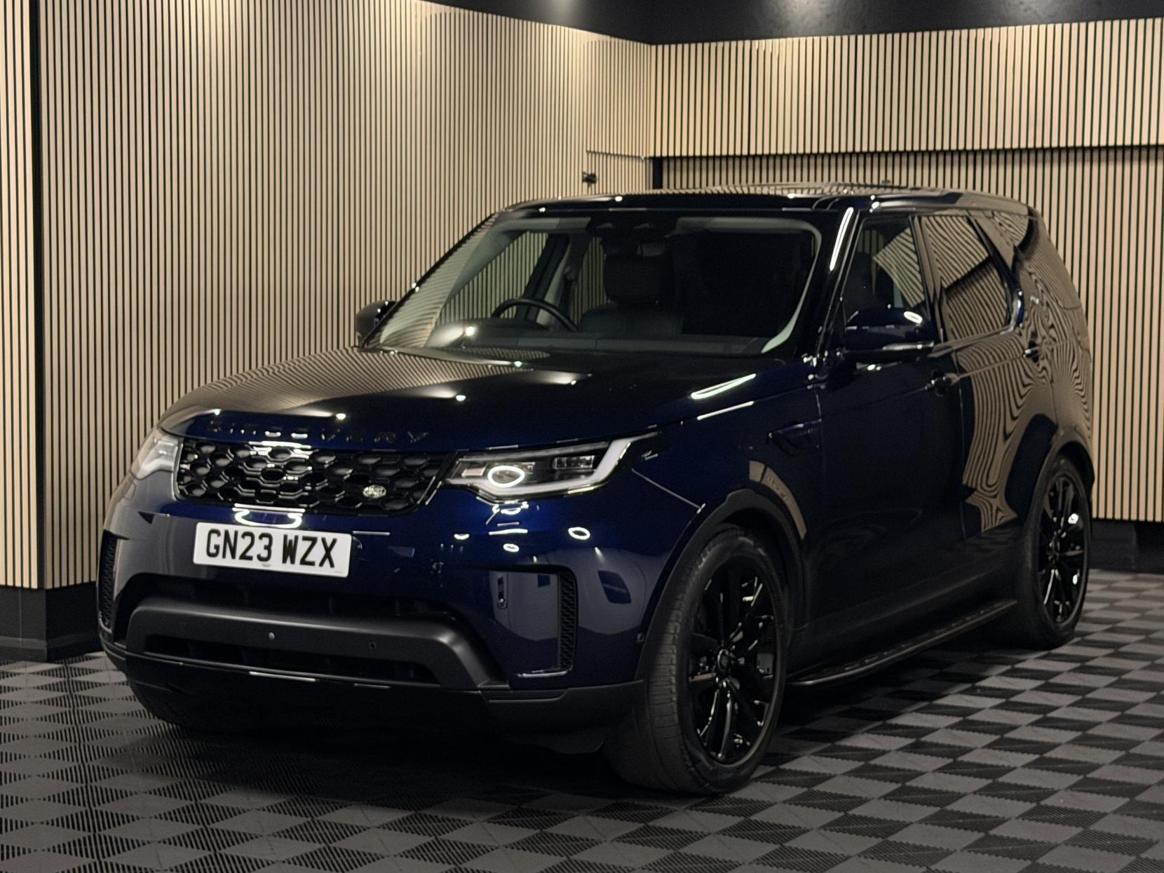 Land Rover Discovery 3.0 D300 MHEV SE SUV 5dr Diesel Auto 4WD Euro 6 (s/s) (300 ps)