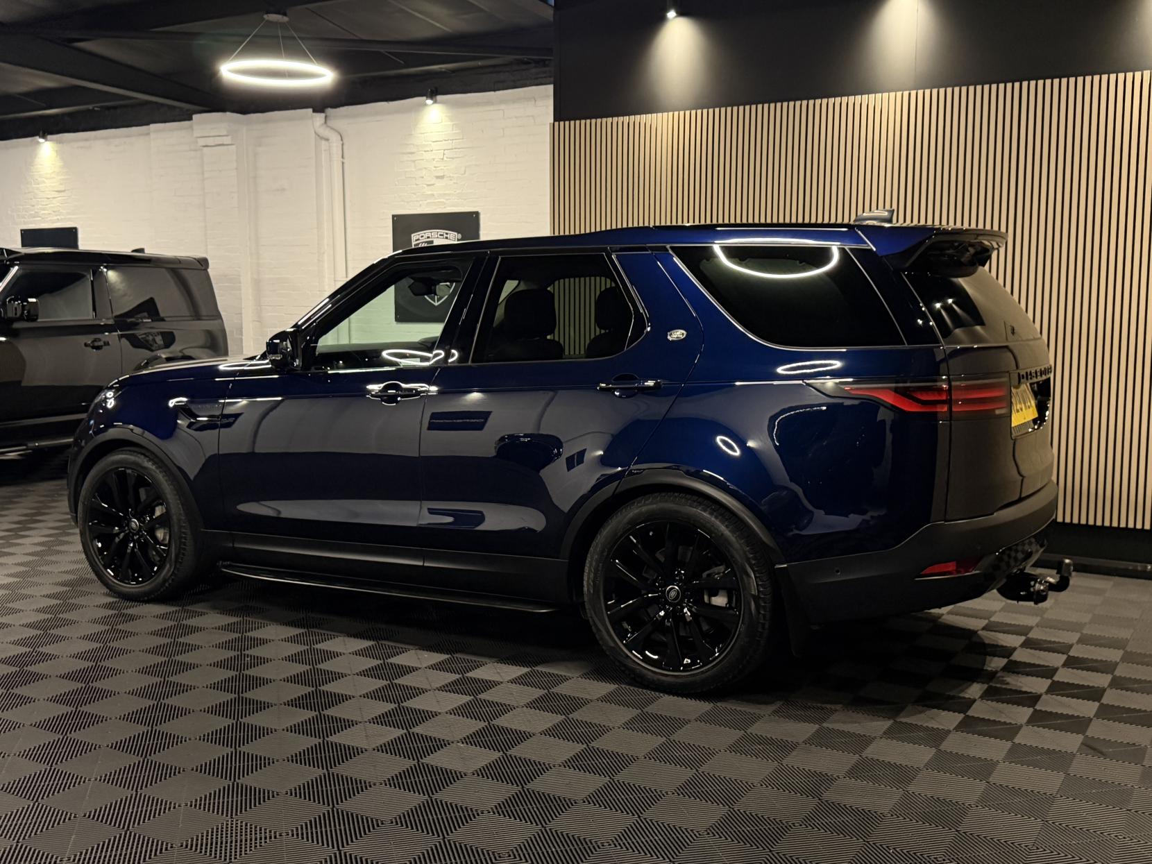 Land Rover Discovery 3.0 D300 MHEV SE SUV 5dr Diesel Auto 4WD Euro 6 (s/s) (300 ps)