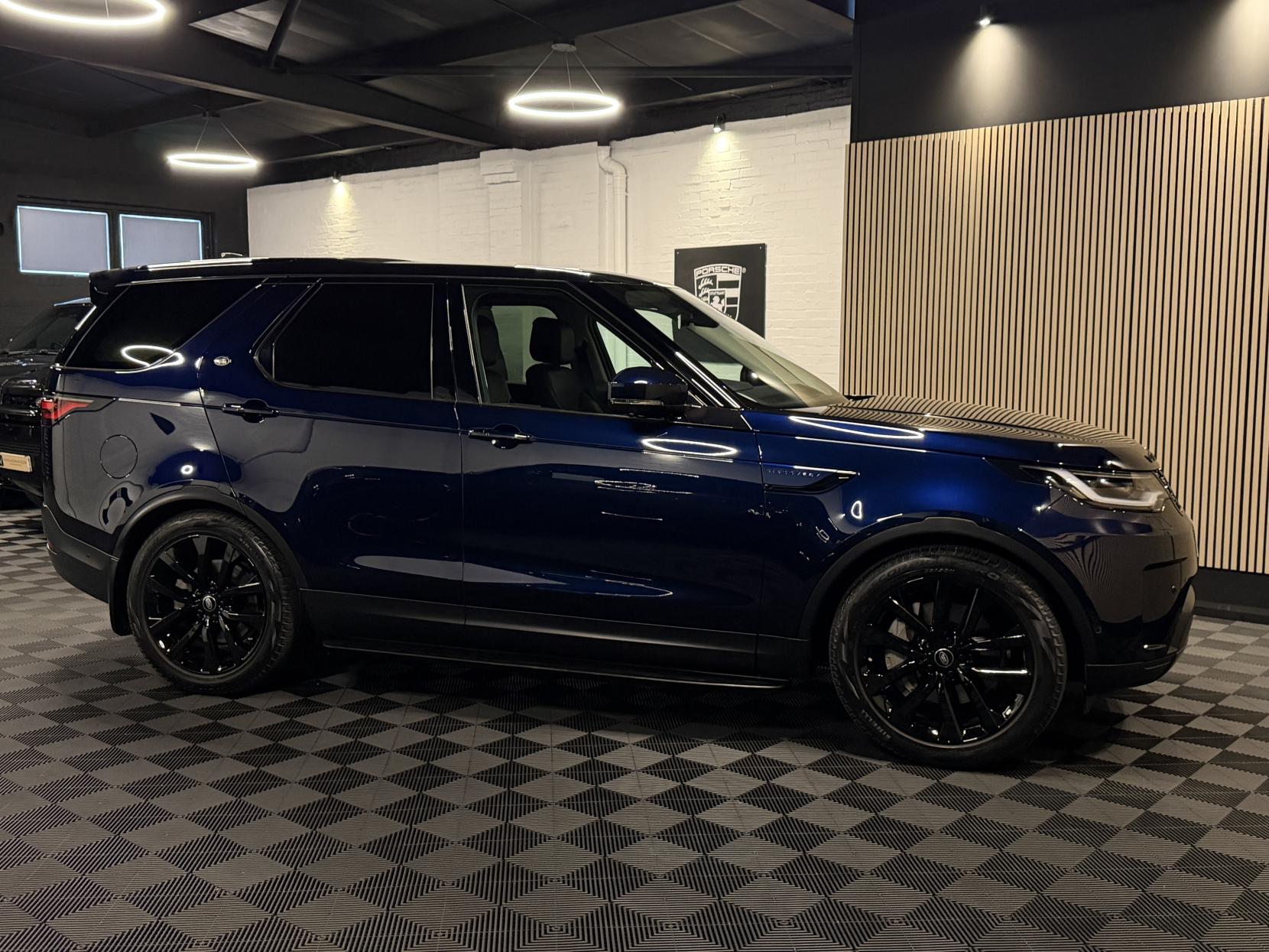 Land Rover Discovery 3.0 D300 MHEV SE SUV 5dr Diesel Auto 4WD Euro 6 (s/s) (300 ps)