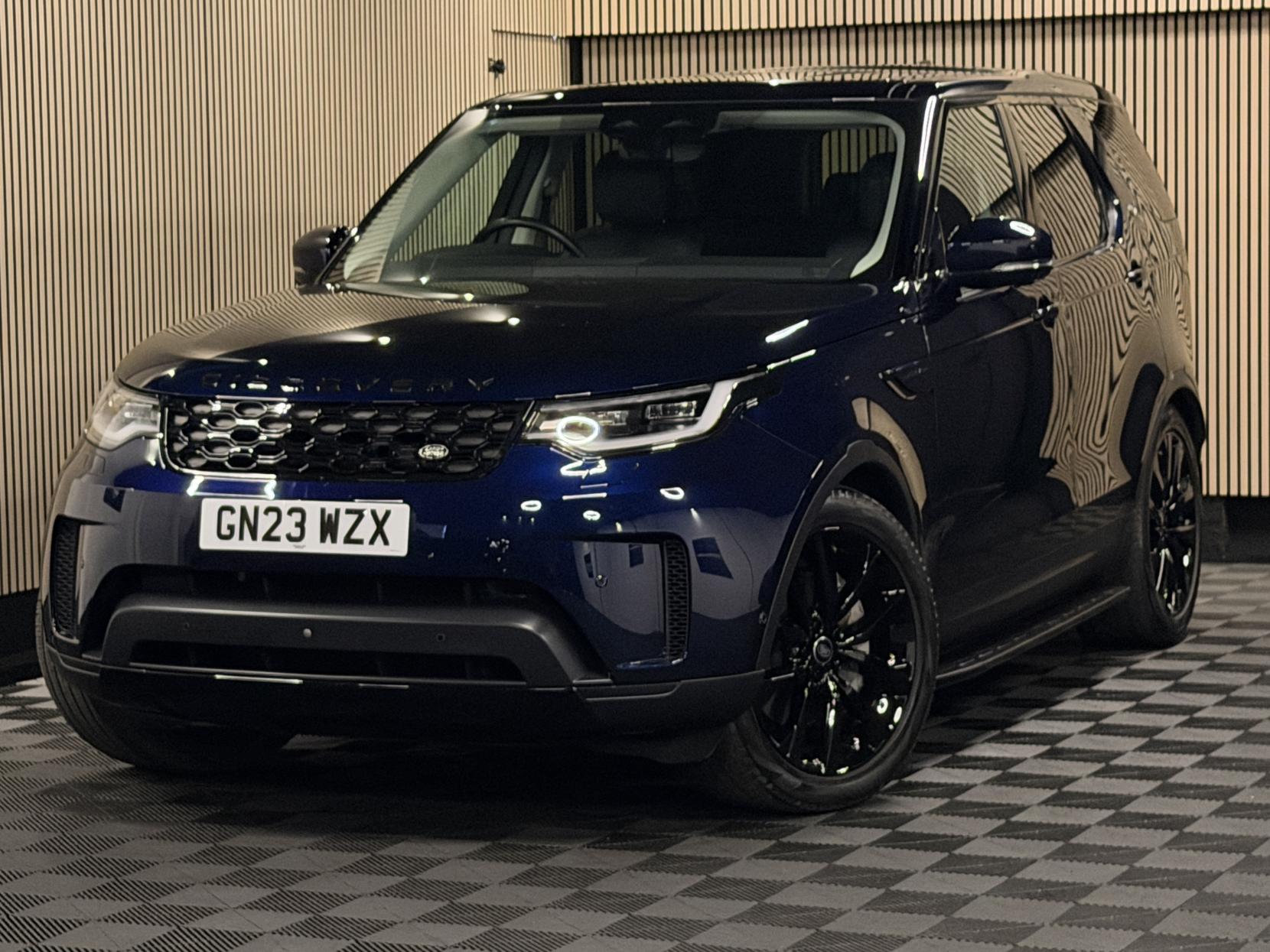 Land Rover Discovery 3.0 D300 MHEV SE SUV 5dr Diesel Auto 4WD Euro 6 (s/s) (300 ps)