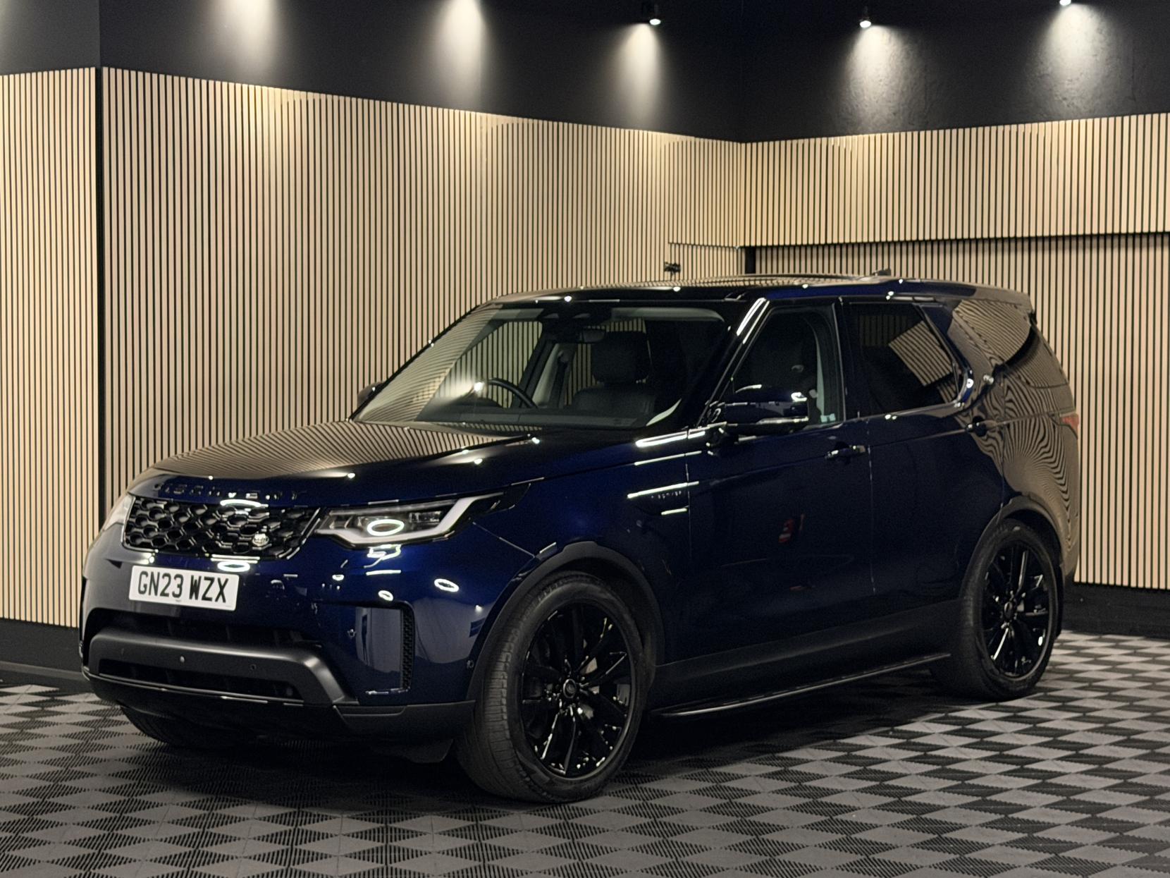 Land Rover Discovery 3.0 D300 MHEV SE SUV 5dr Diesel Auto 4WD Euro 6 (s/s) (300 ps)