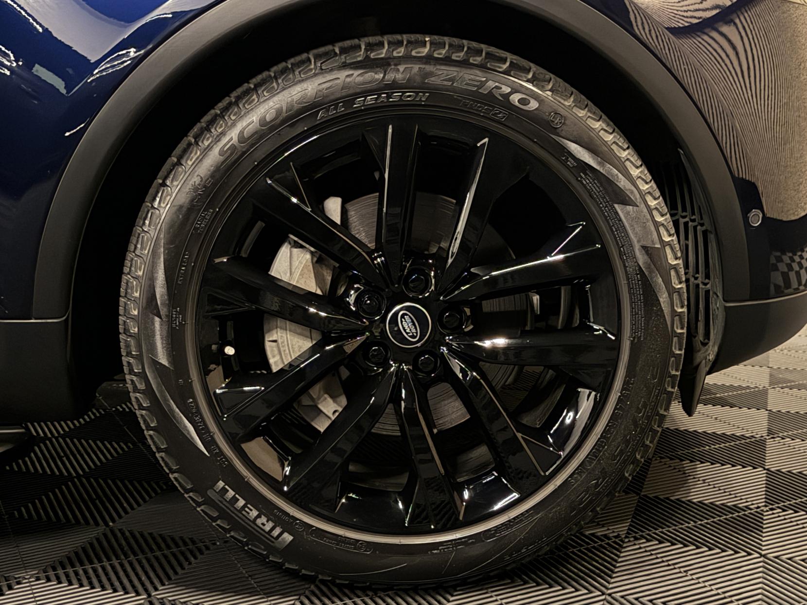 Land Rover Discovery 3.0 D300 MHEV SE SUV 5dr Diesel Auto 4WD Euro 6 (s/s) (300 ps)