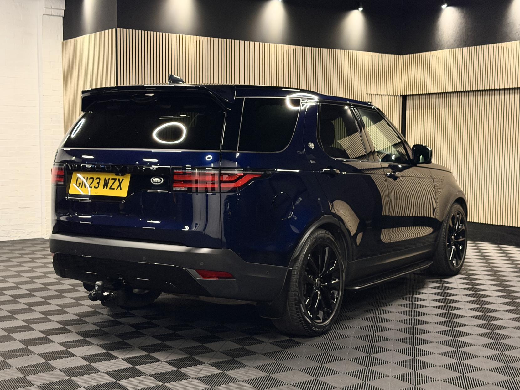 Land Rover Discovery 3.0 D300 MHEV SE SUV 5dr Diesel Auto 4WD Euro 6 (s/s) (300 ps)