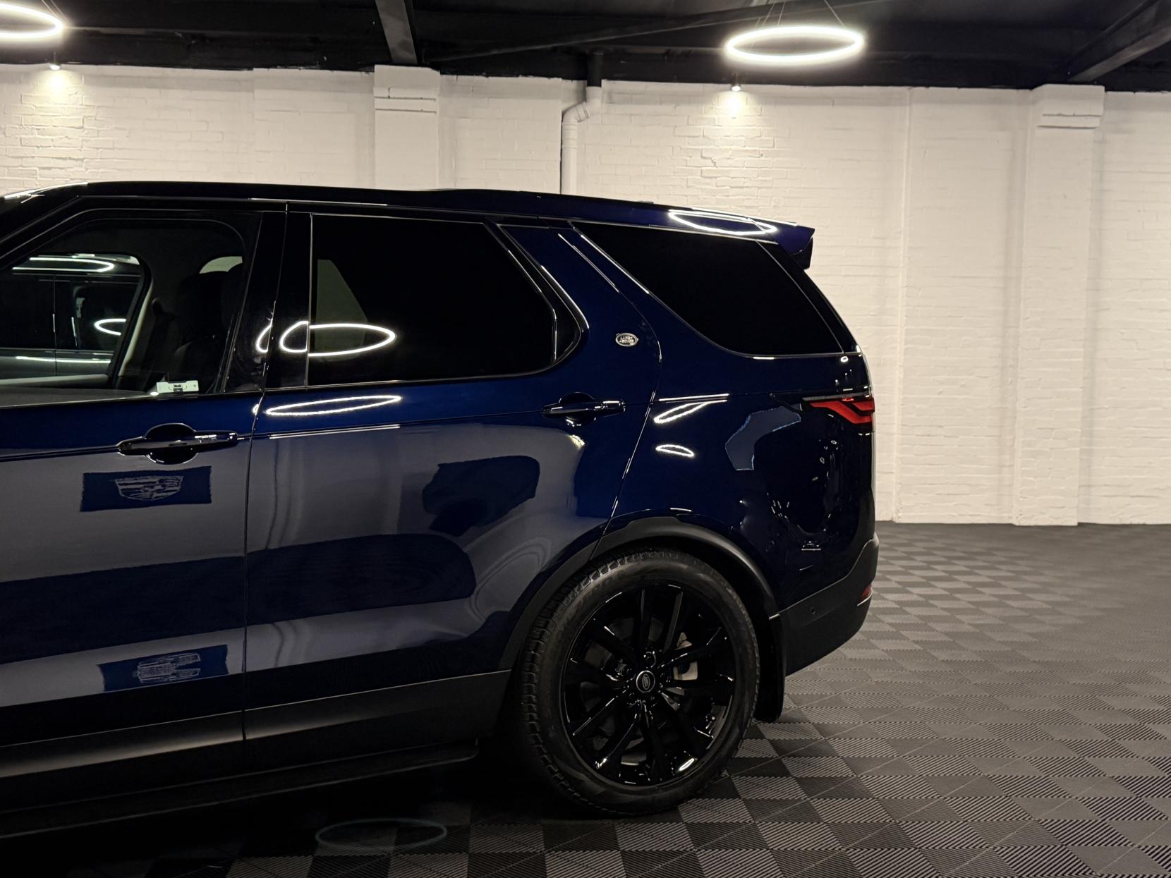 Land Rover Discovery 3.0 D300 MHEV SE SUV 5dr Diesel Auto 4WD Euro 6 (s/s) (300 ps)