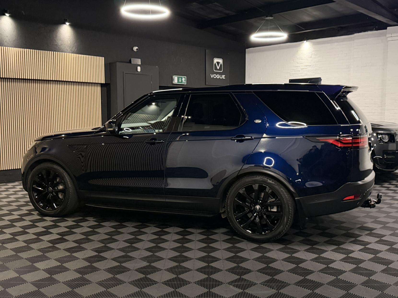 Land Rover Discovery 3.0 D300 MHEV SE SUV 5dr Diesel Auto 4WD Euro 6 (s/s) (300 ps)