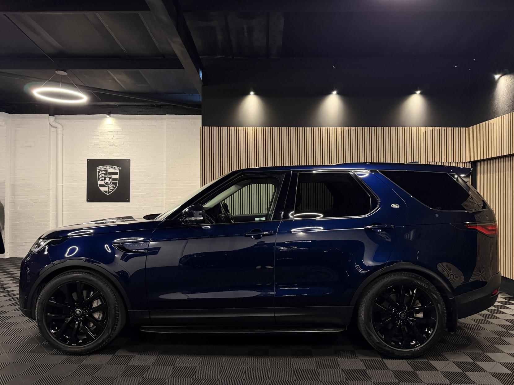 Land Rover Discovery 3.0 D300 MHEV SE SUV 5dr Diesel Auto 4WD Euro 6 (s/s) (300 ps)