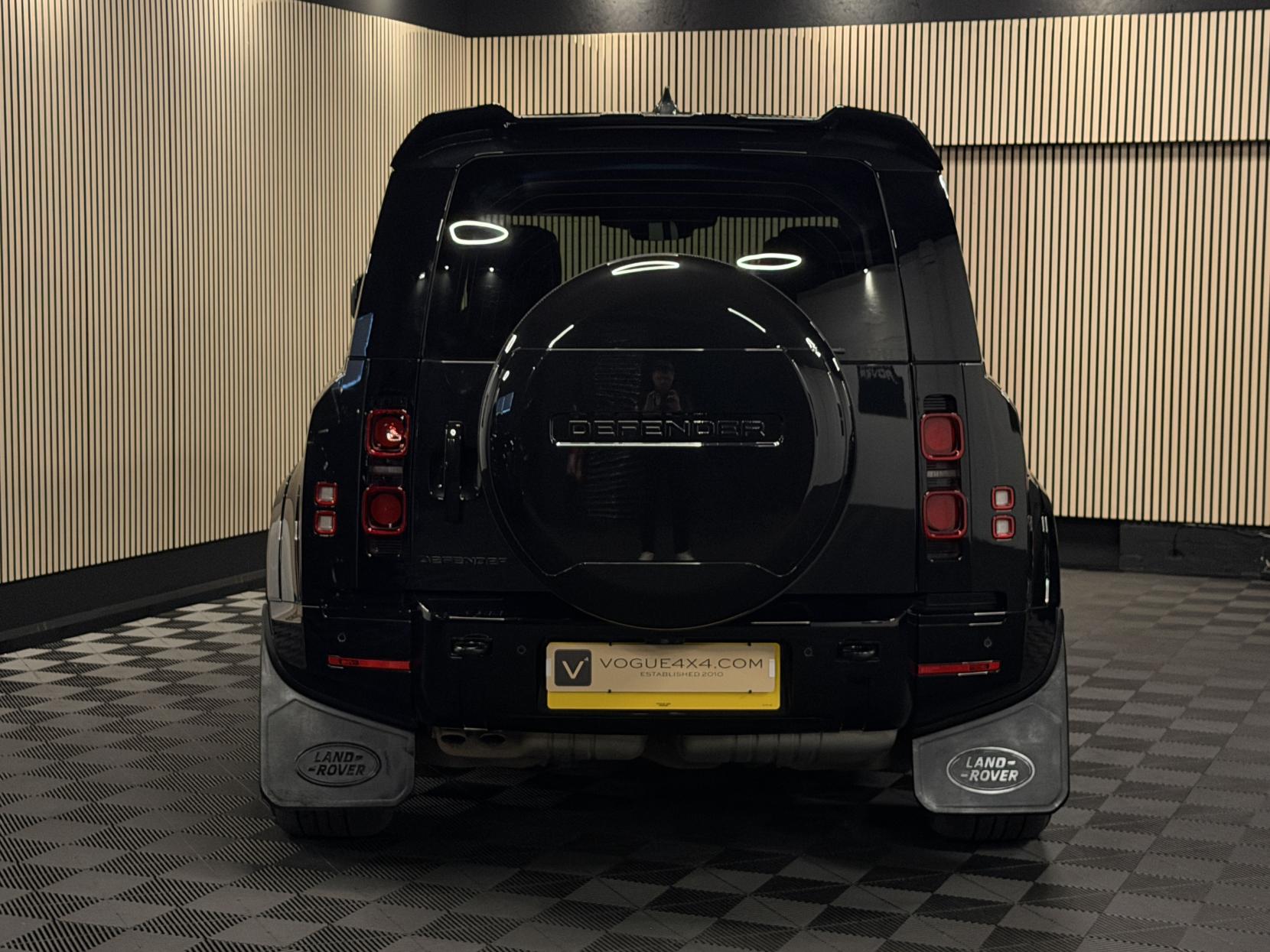 Land Rover Defender 110 3.0 D250 MHEV X-Dynamic SE SUV 5dr Diesel Auto 4WD Euro 6 (s/s) (250 ps)