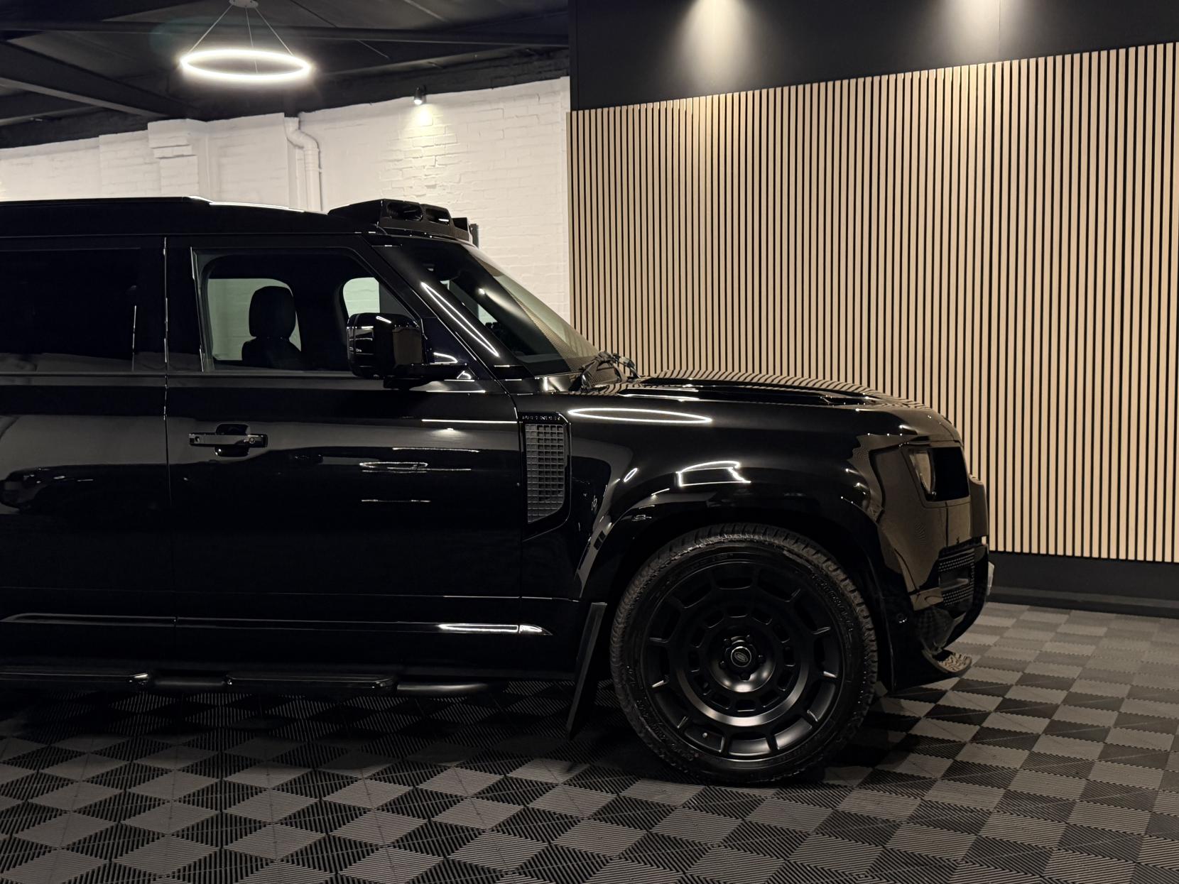 Land Rover Defender 110 3.0 D250 MHEV X-Dynamic SE SUV 5dr Diesel Auto 4WD Euro 6 (s/s) (250 ps)