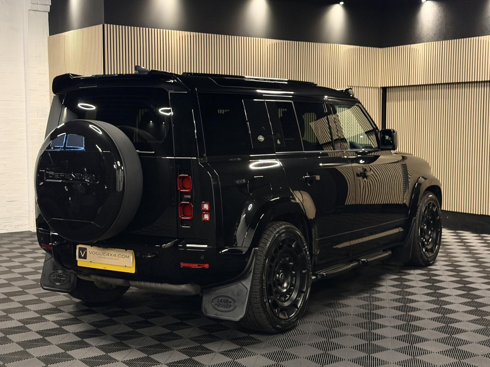 Land Rover Defender 110 3.0 D250 MHEV X-Dynamic SE SUV 5dr Diesel Auto 4WD Euro 6 (s/s) (250 ps)