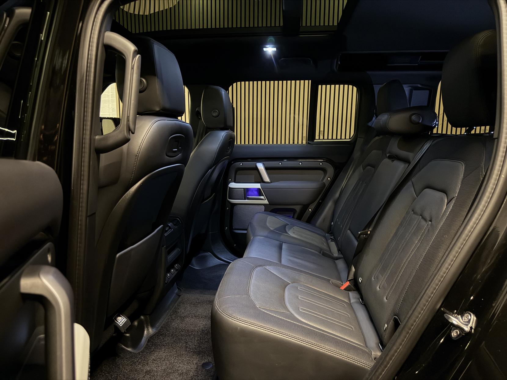 Land Rover Defender 110 3.0 D250 MHEV X-Dynamic SE SUV 5dr Diesel Auto 4WD Euro 6 (s/s) (250 ps)