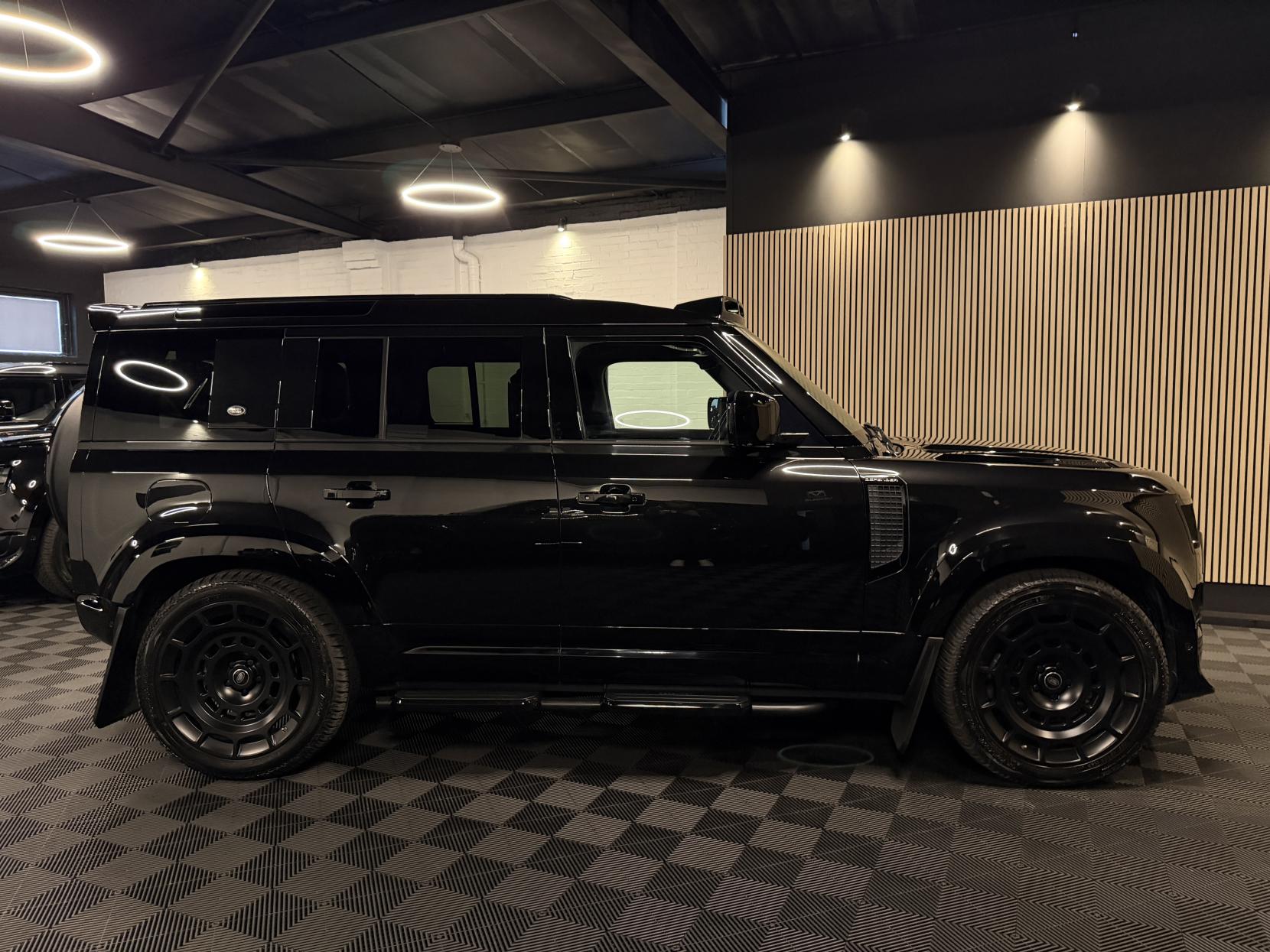 Land Rover Defender 110 3.0 D250 MHEV X-Dynamic SE SUV 5dr Diesel Auto 4WD Euro 6 (s/s) (250 ps)