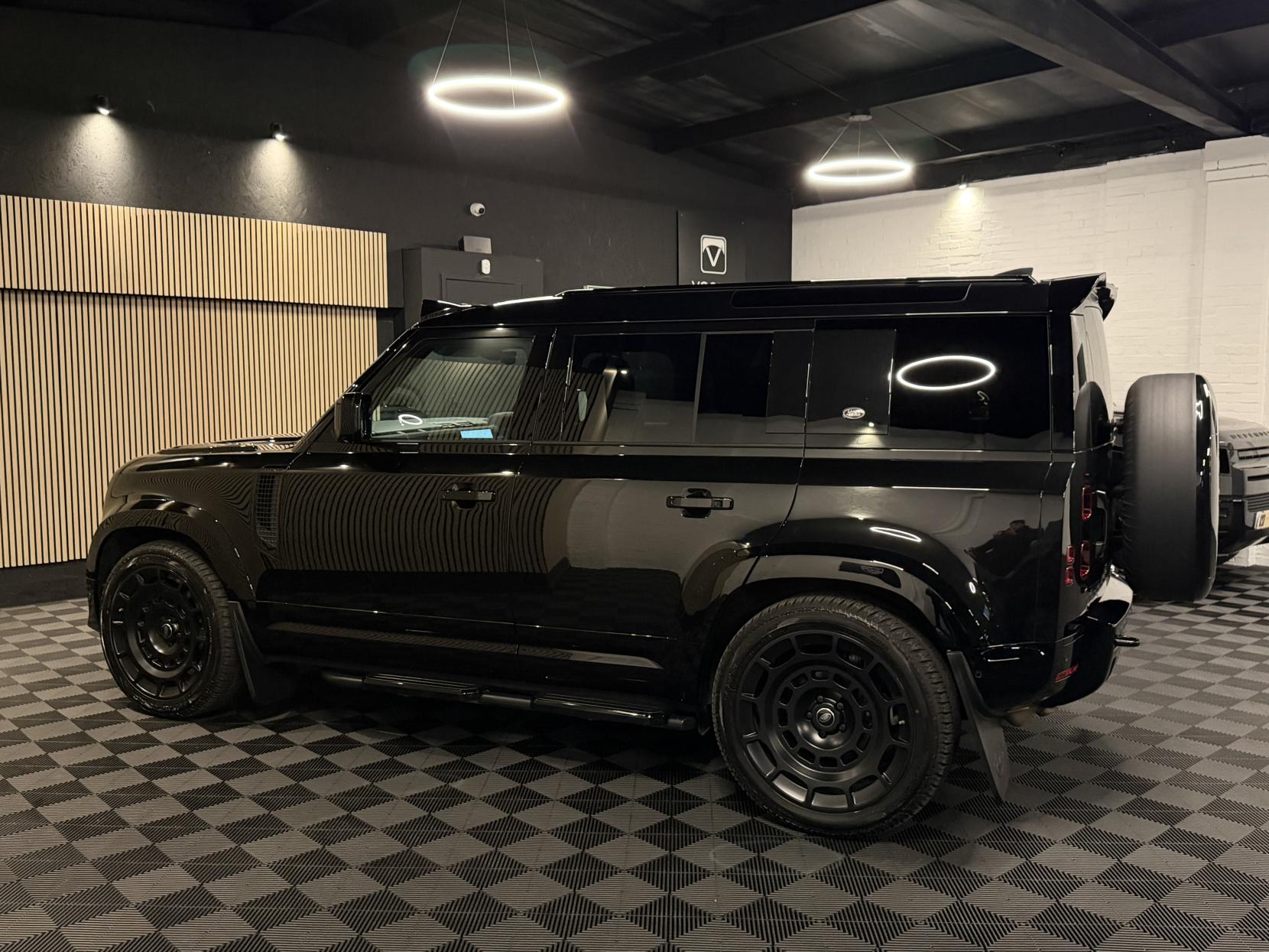 Land Rover Defender 110 3.0 D250 MHEV X-Dynamic SE SUV 5dr Diesel Auto 4WD Euro 6 (s/s) (250 ps)