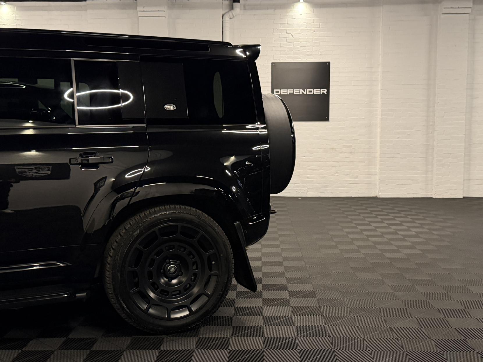 Land Rover Defender 110 3.0 D250 MHEV X-Dynamic SE SUV 5dr Diesel Auto 4WD Euro 6 (s/s) (250 ps)