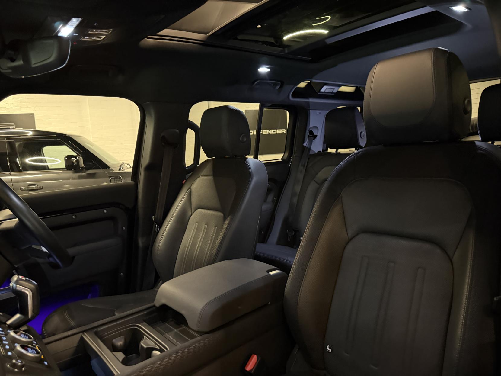 Land Rover Defender 110 3.0 D250 MHEV X-Dynamic SE SUV 5dr Diesel Auto 4WD Euro 6 (s/s) (250 ps)