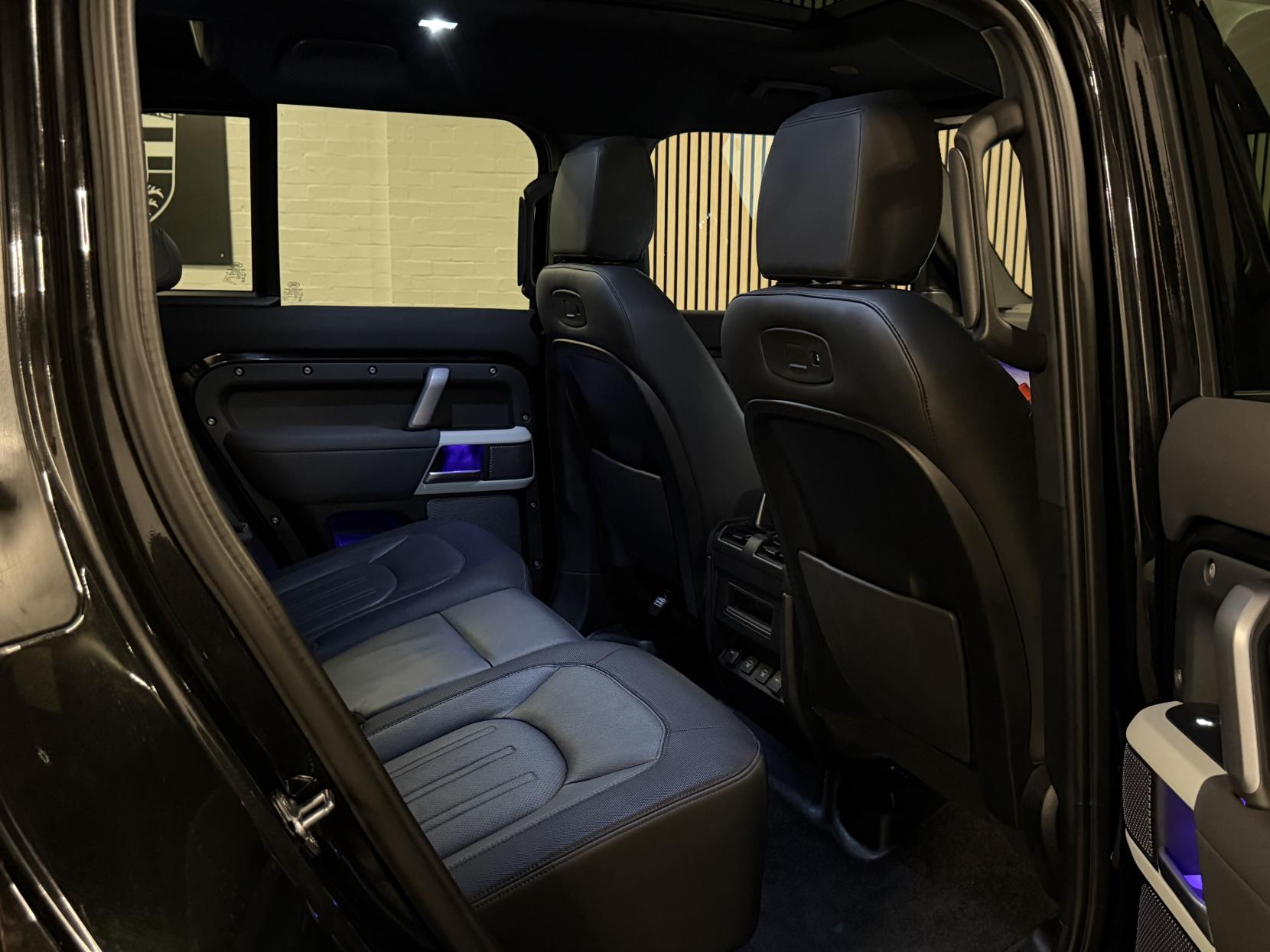 Land Rover Defender 110 3.0 D250 MHEV X-Dynamic SE SUV 5dr Diesel Auto 4WD Euro 6 (s/s) (250 ps)