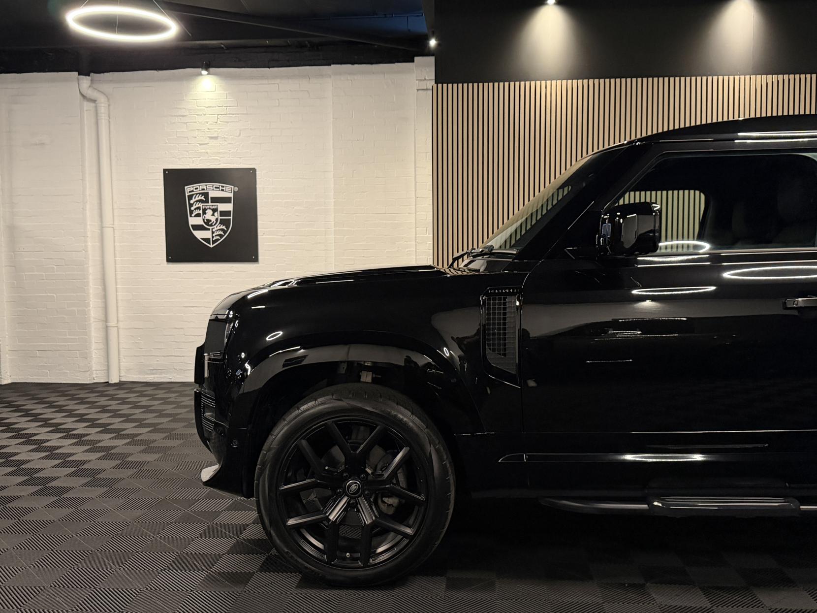 Land Rover Defender 90 3.0 D250 MHEV S Hard Top SUV 3dr Diesel Auto 4WD SWB Euro 6 (s/s) (250 ps)