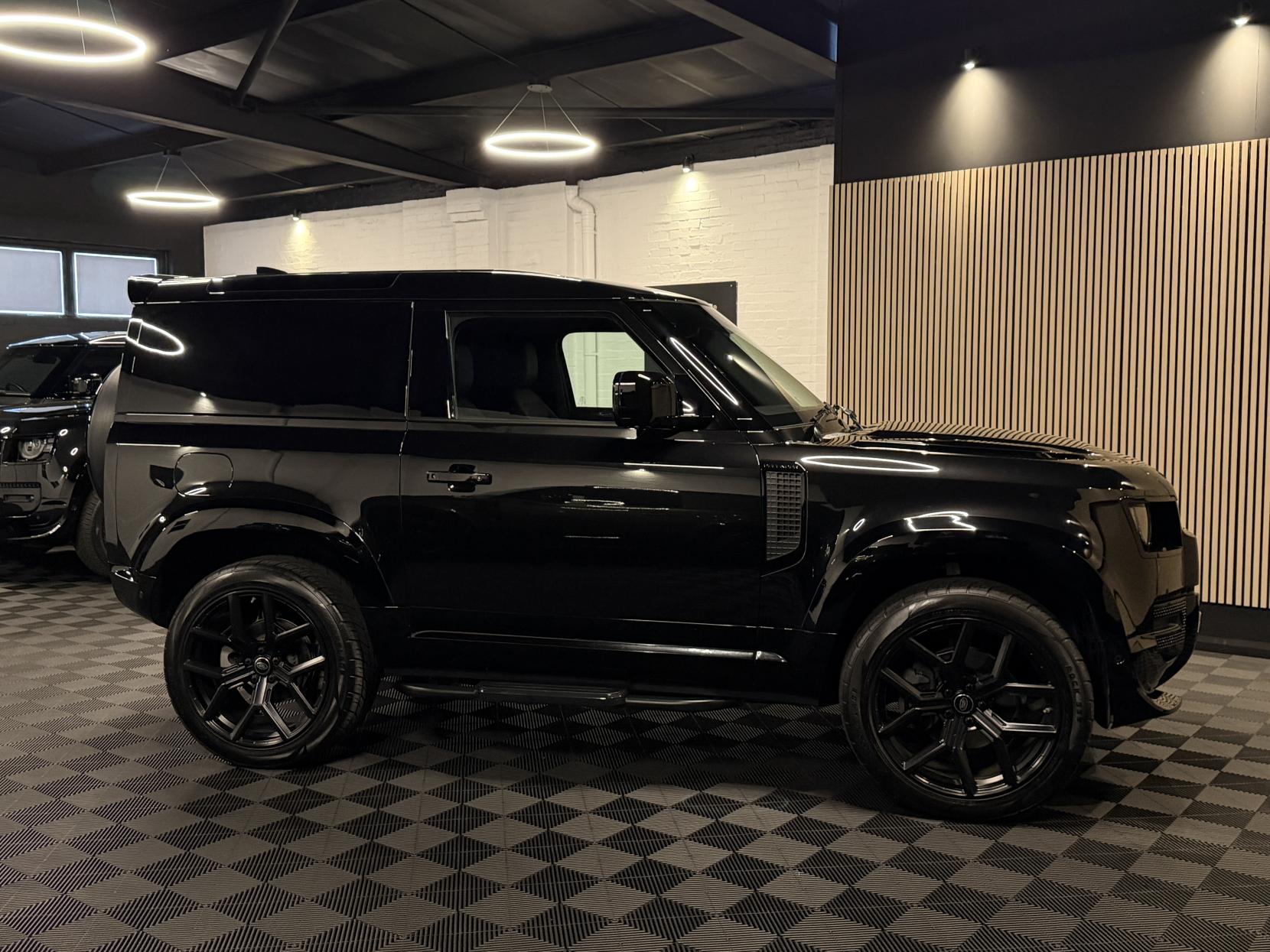 Land Rover Defender 90 3.0 D250 MHEV S Hard Top SUV 3dr Diesel Auto 4WD SWB Euro 6 (s/s) (250 ps)