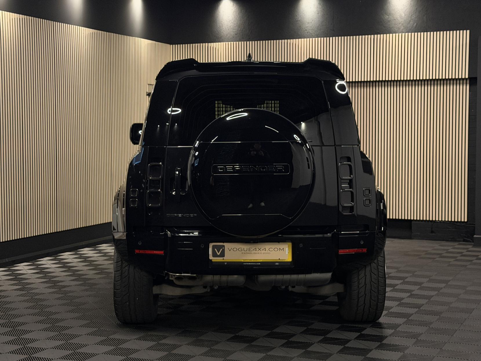 Land Rover Defender 90 3.0 D250 MHEV S Hard Top SUV 3dr Diesel Auto 4WD SWB Euro 6 (s/s) (250 ps)