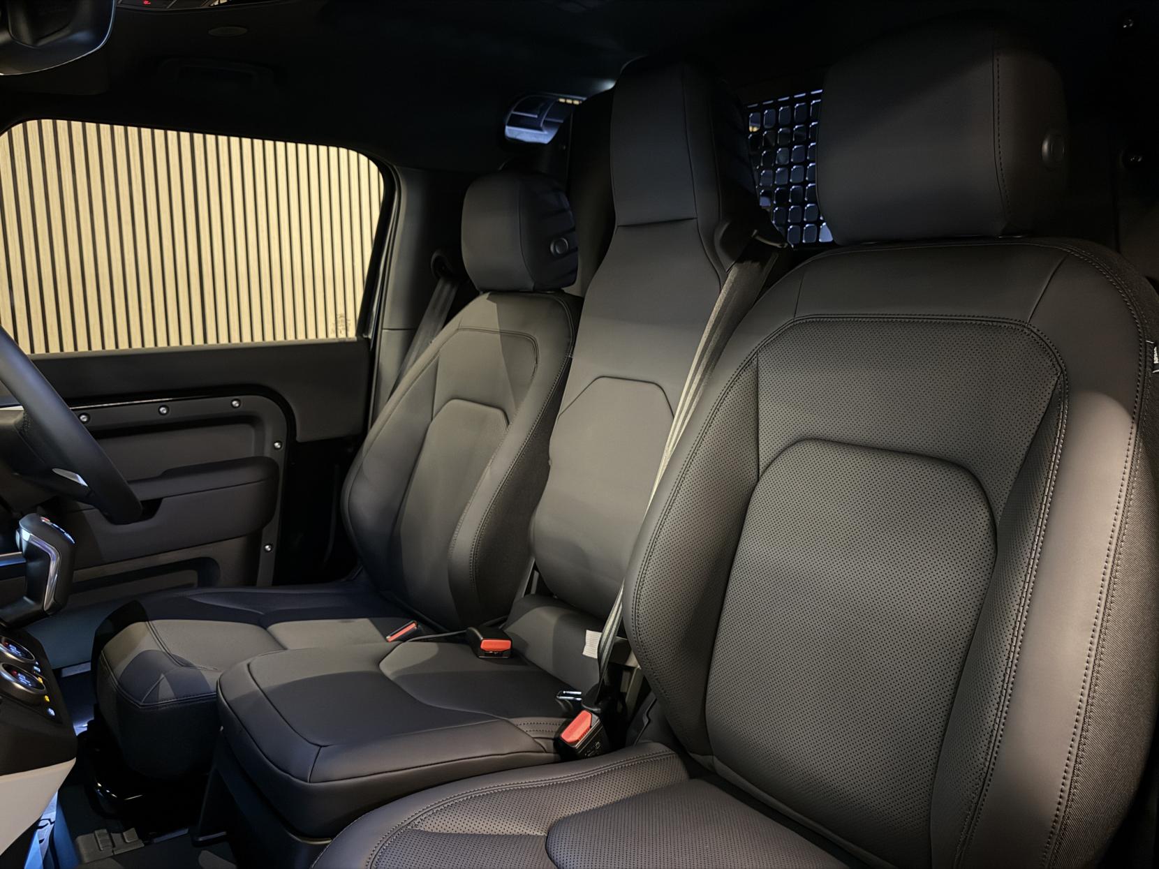 Land Rover Defender 90 3.0 D250 MHEV S Hard Top SUV 3dr Diesel Auto 4WD SWB Euro 6 (s/s) (249 ps)