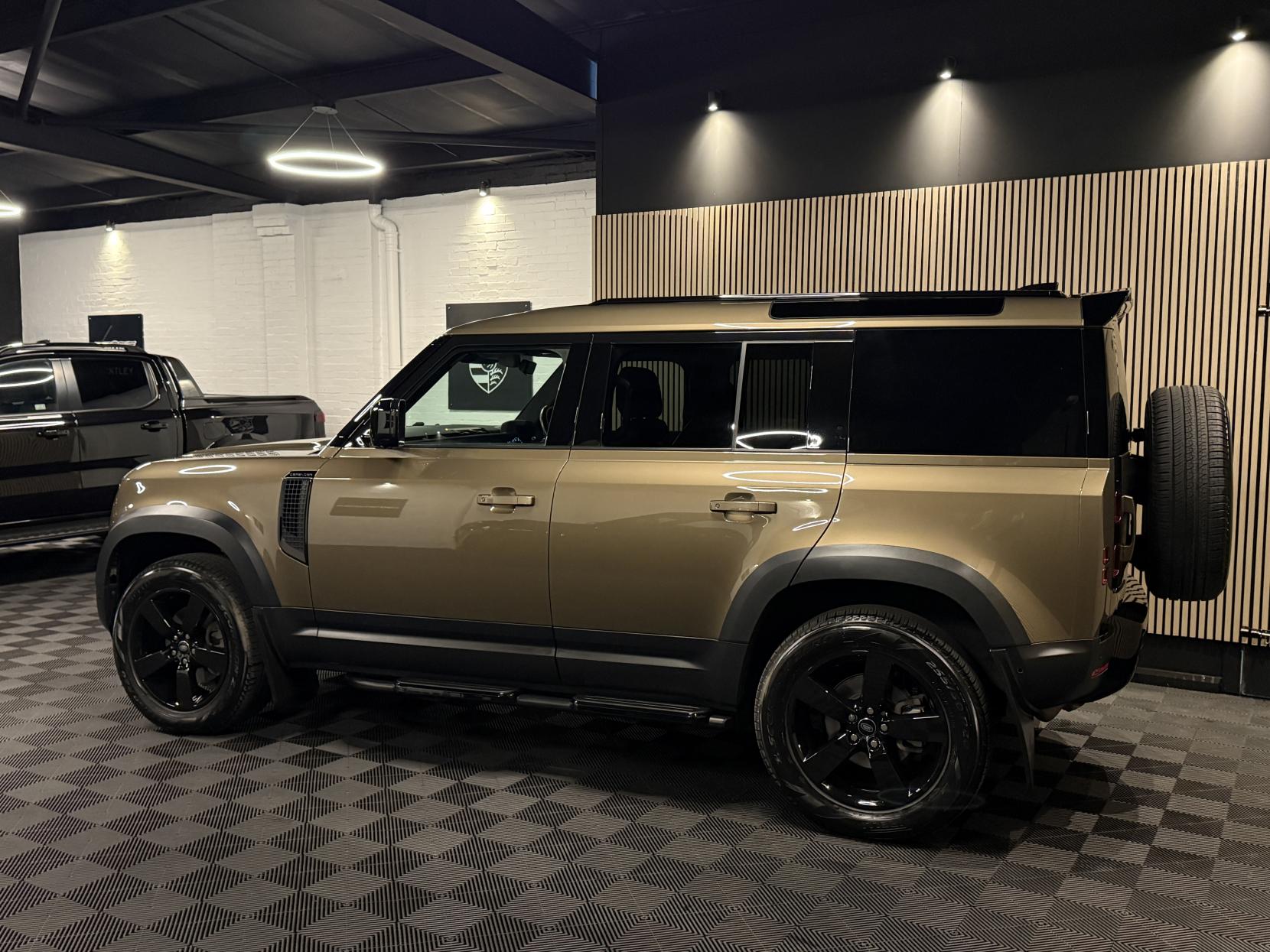 Land Rover Defender 110 3.0 D250 MHEV SE Hard Top SUV 5dr Diesel Auto 4WD MWB Euro 6 (s/s) (250 ps)