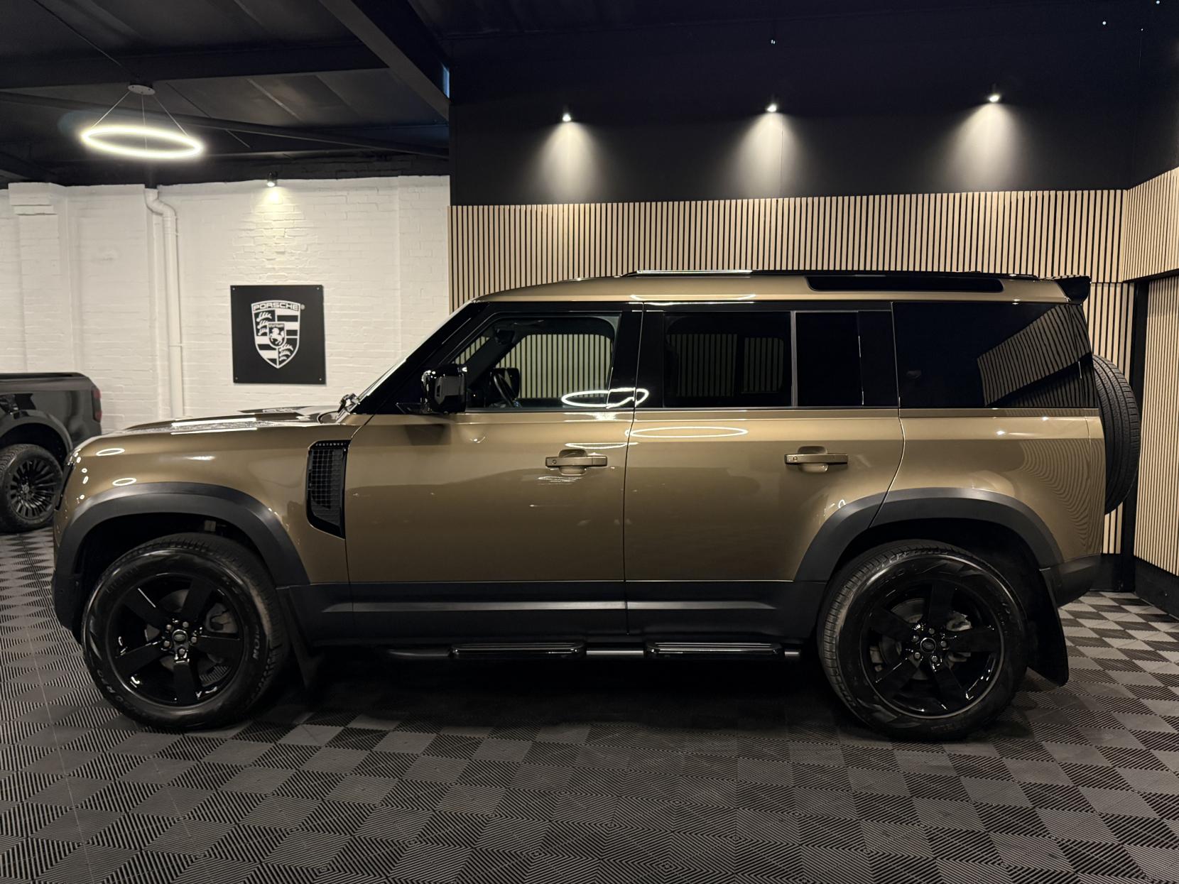 Land Rover Defender 110 3.0 D250 MHEV SE Hard Top SUV 5dr Diesel Auto 4WD MWB Euro 6 (s/s) (250 ps)