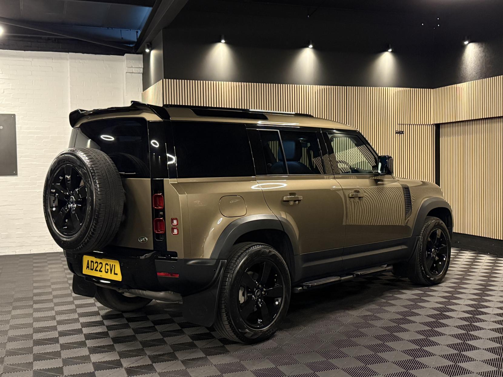 Land Rover Defender 110 3.0 D250 MHEV SE Hard Top SUV 5dr Diesel Auto 4WD MWB Euro 6 (s/s) (250 ps)