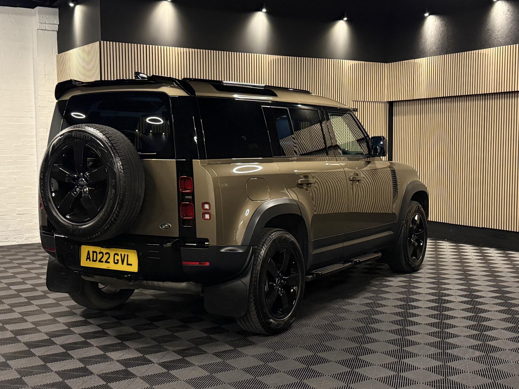 Land Rover Defender 110 3.0 D250 MHEV SE Hard Top SUV 5dr Diesel Auto 4WD MWB Euro 6 (s/s) (250 ps)