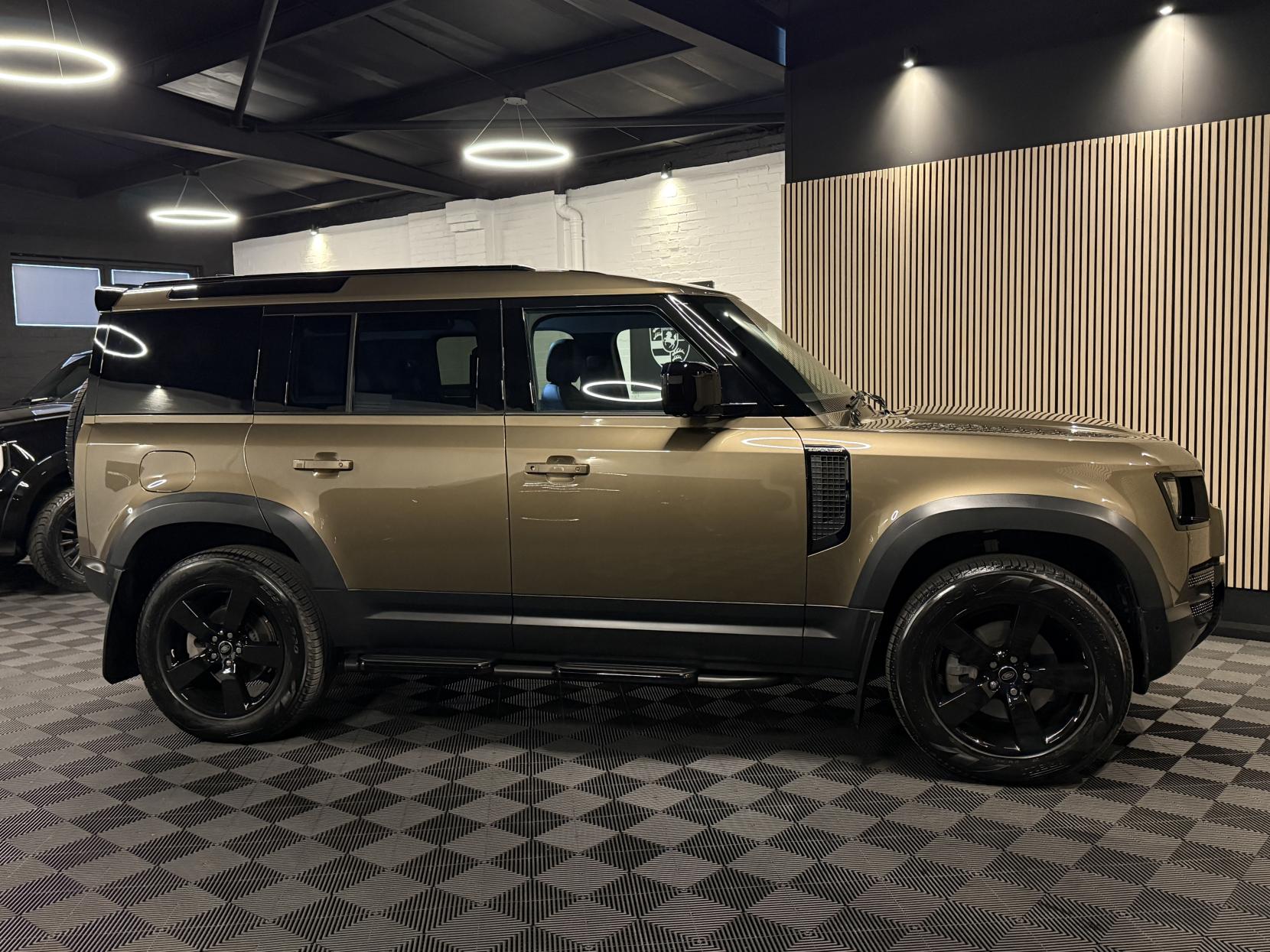 Land Rover Defender 110 3.0 D250 MHEV SE Hard Top SUV 5dr Diesel Auto 4WD MWB Euro 6 (s/s) (250 ps)