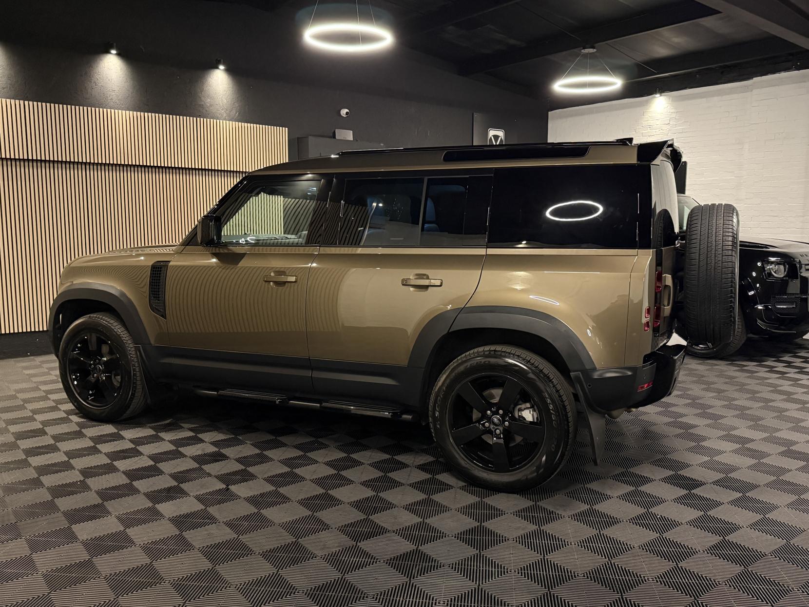 Land Rover Defender 110 3.0 D250 MHEV SE Hard Top SUV 5dr Diesel Auto 4WD MWB Euro 6 (s/s) (250 ps)