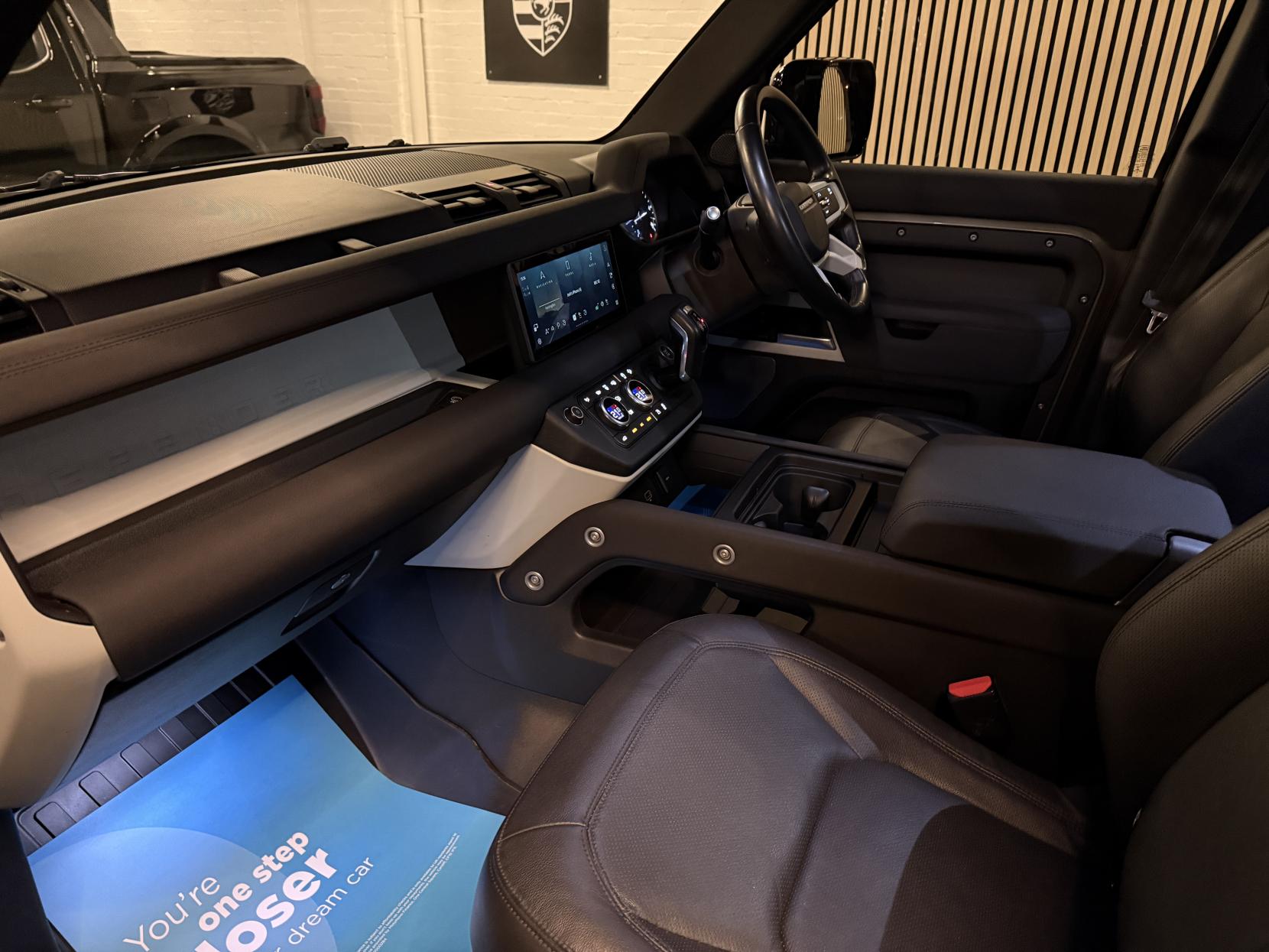 Land Rover Defender 110 3.0 D250 MHEV SE Hard Top SUV 5dr Diesel Auto 4WD MWB Euro 6 (s/s) (250 ps)